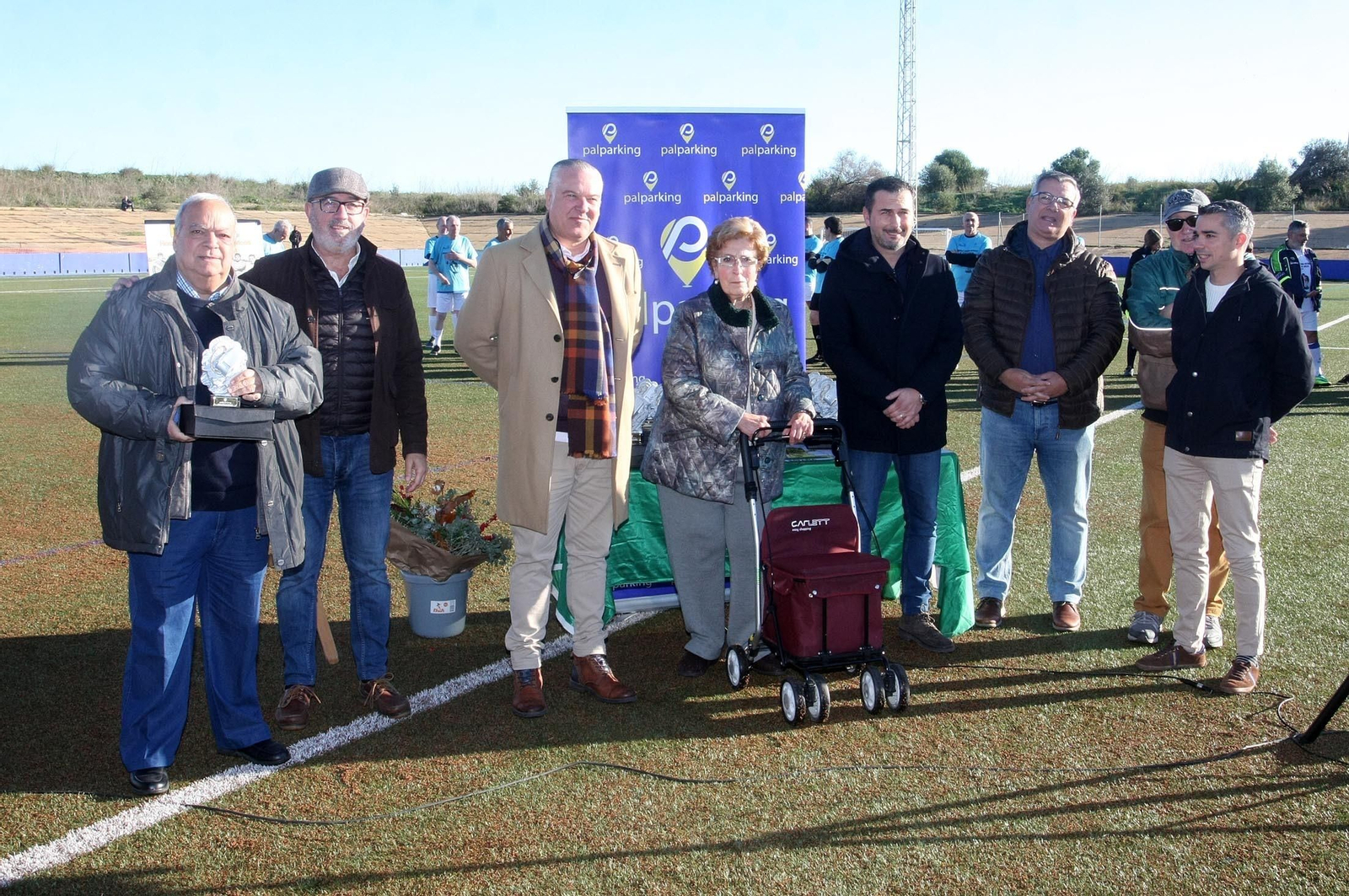 Imágenes del partido homenaje a los árbitros históricos de fútbol de Huelva