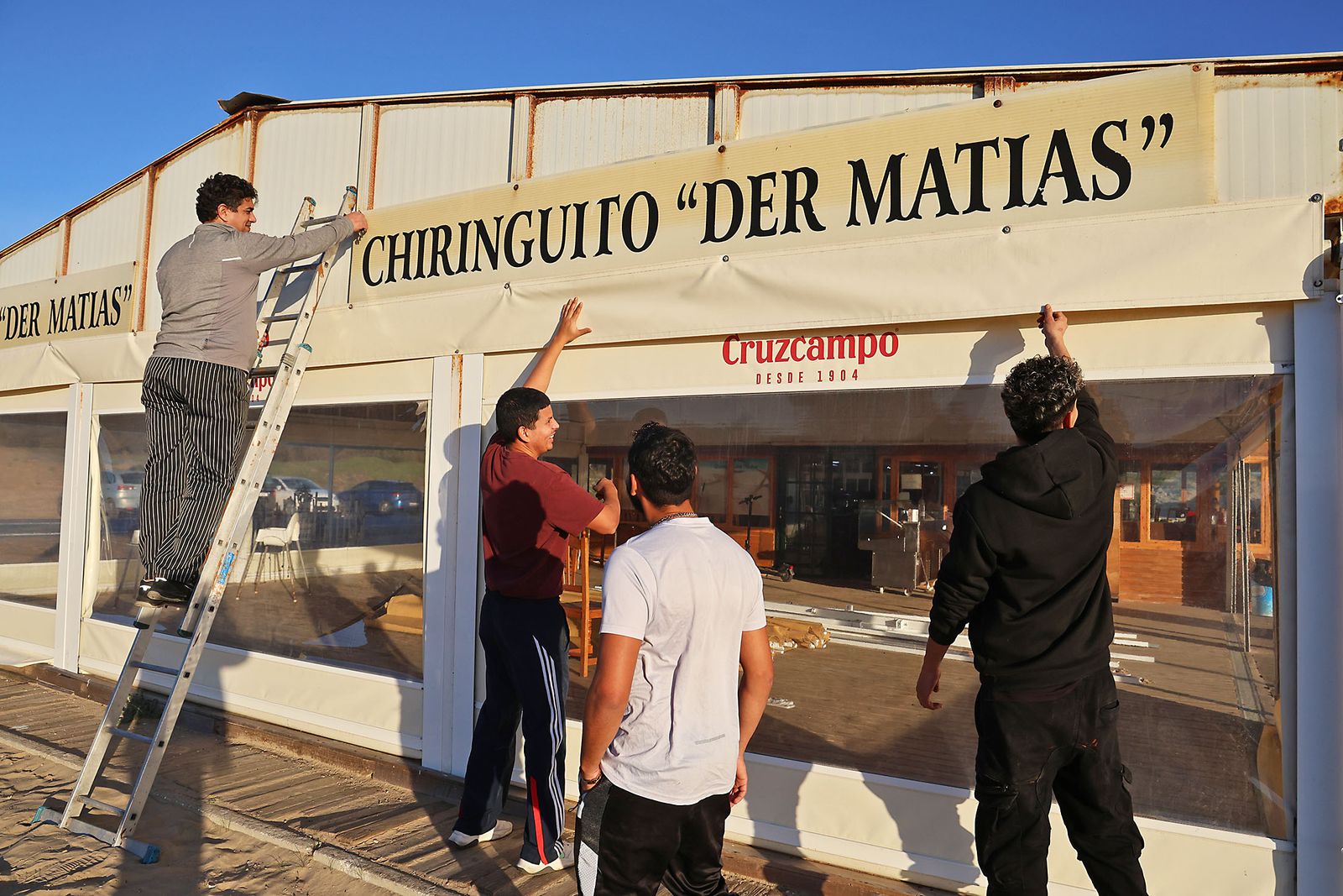 Las fotografías del cierre del chiringuito Der Matias