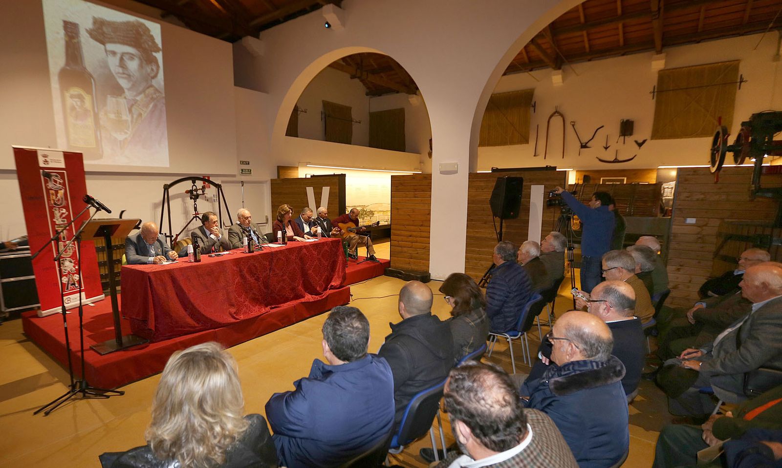 Un momento del acto celebrado anoche en el Centro del Vino y la Sal.