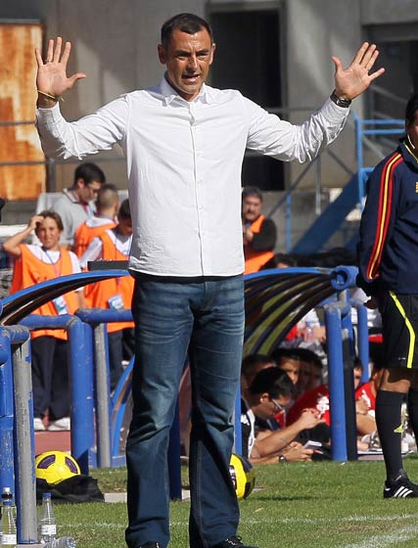 Javi López da instrucciones desde la banda a sus jugadores durante el partido de su equipo ante el Valladolid.

Foto: Miguel Angel Gonzalez