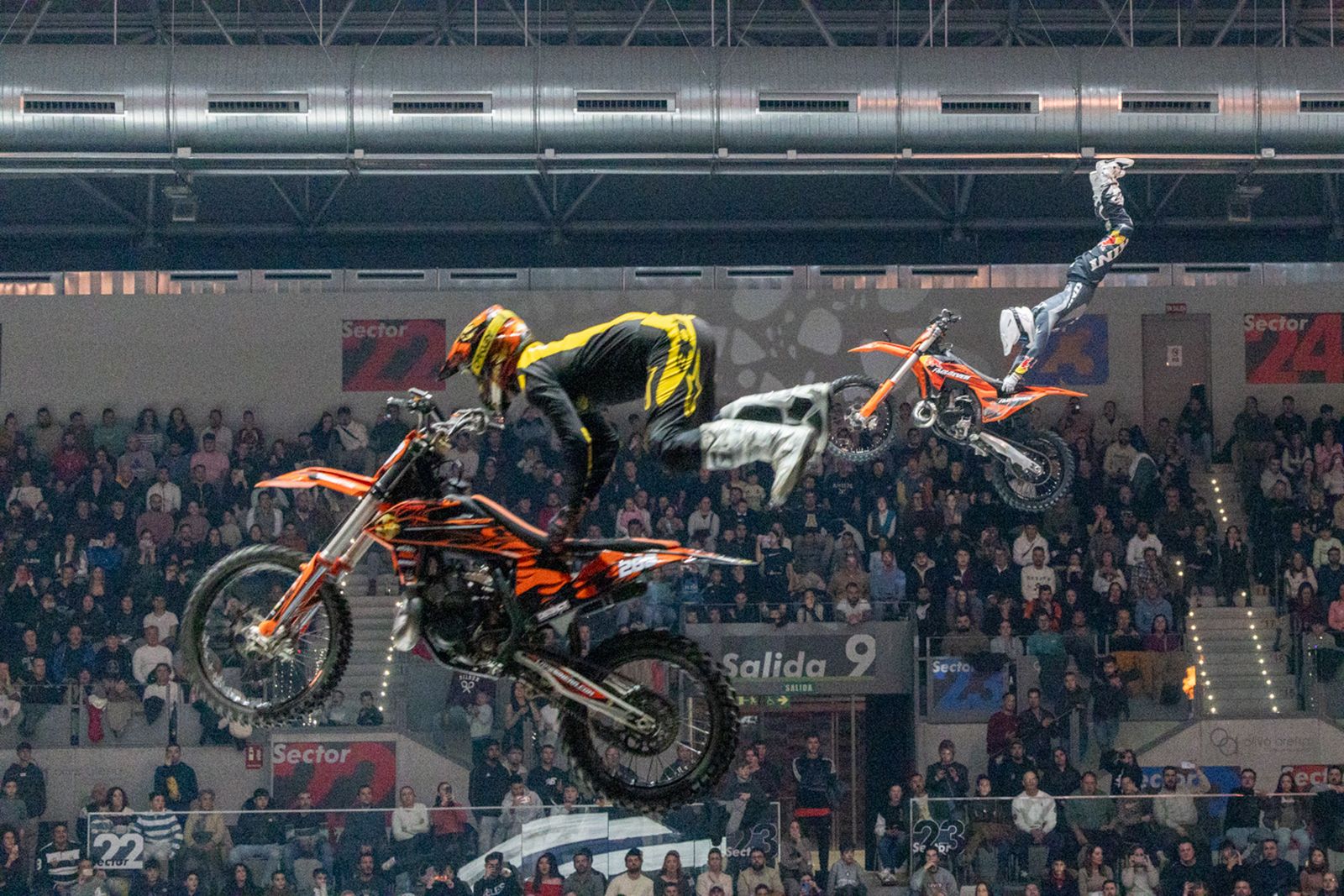 En imágenes: el Olivo Arena vibra con piruetas y motor en estado puro en el Soloflow Freestyle (2)