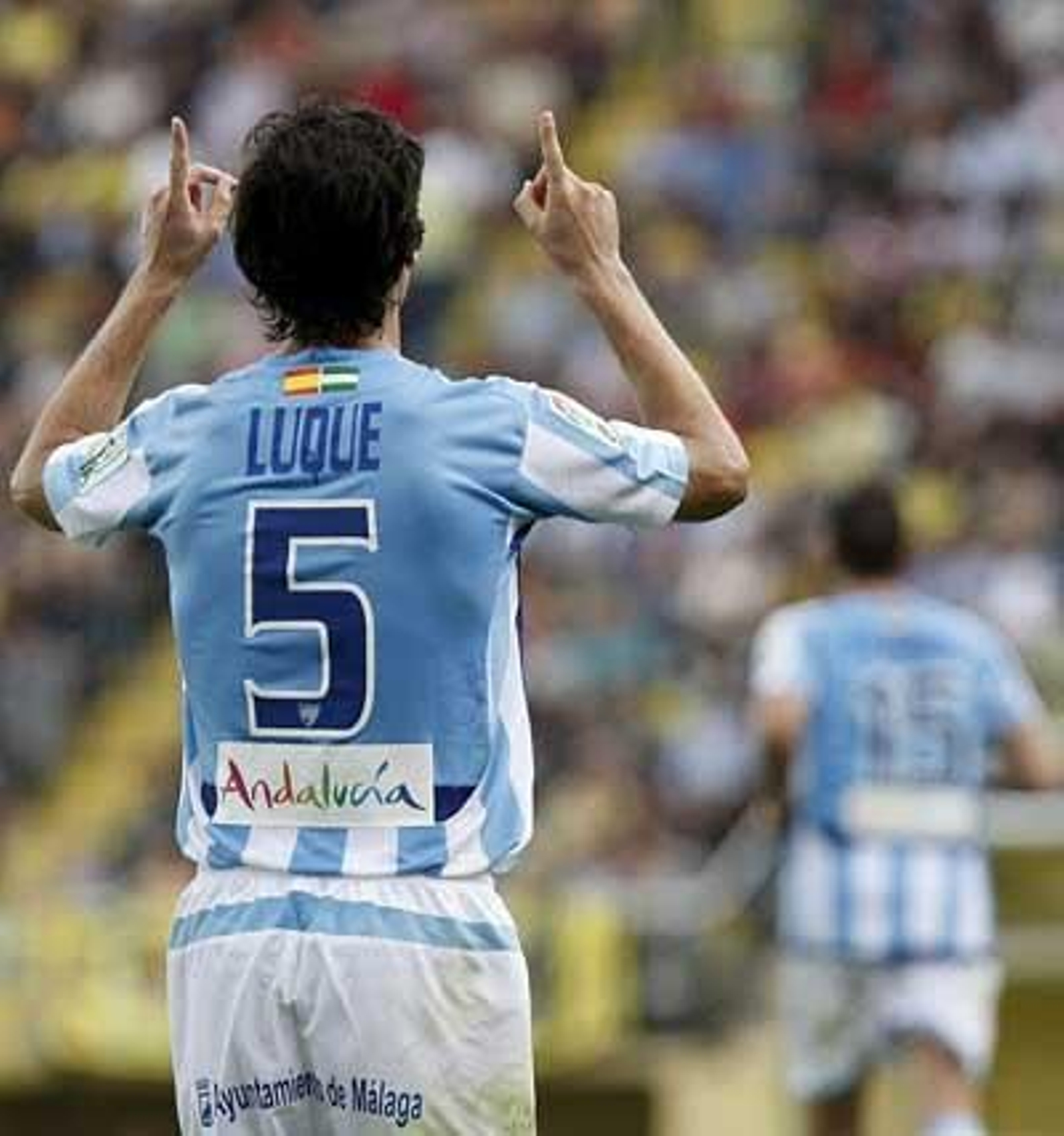 El Málaga, pese a su mejoría en la segunda mitad, suma su séptima jornada sin vencer tras caer en El Madrigal ante el Villarreal, que le cede la última posición de la clasificación