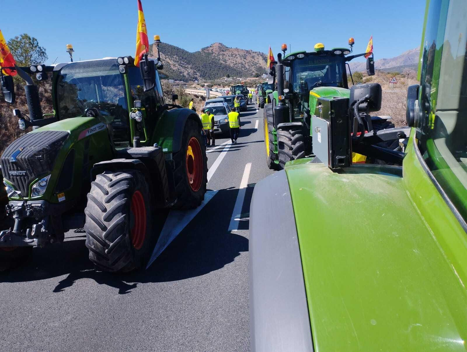 Así ha sido la tractorada que ha recorrido la A92N, por la Comarca de los Vélez