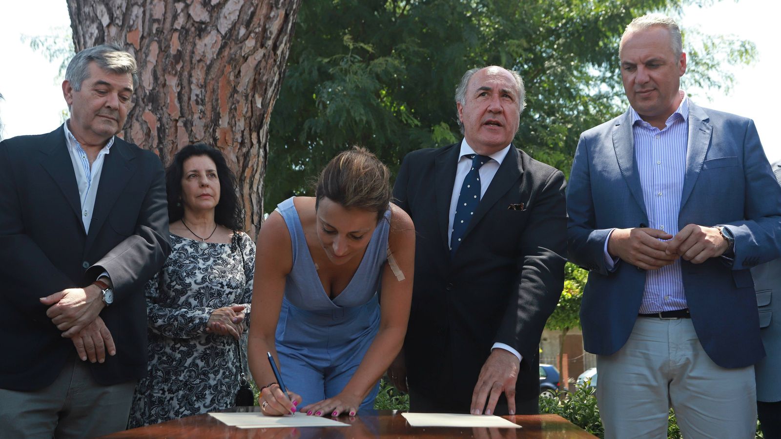 Las mejores fotos del viaje reivindicativo de los alcaldes a Ronda en tren