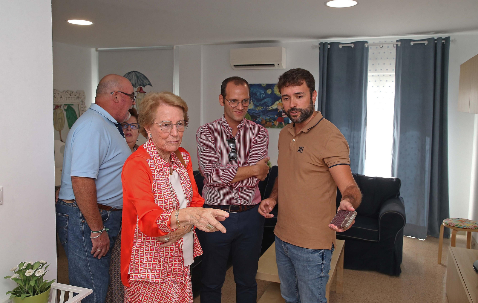 La inauguración de las nuevas viviendas tuteladas de Apadis, en imágenes