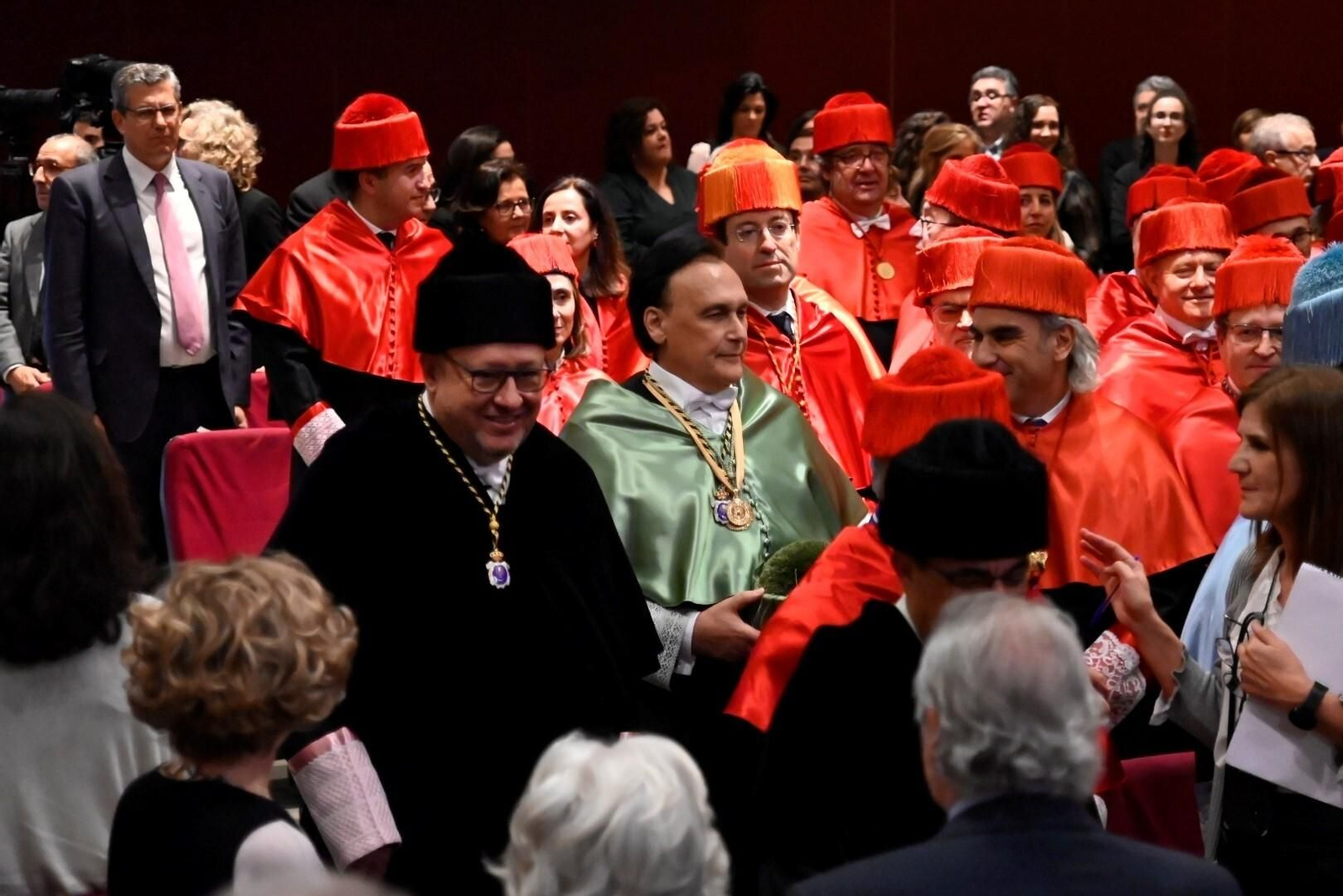 Las fotografías de la investidura de Pilar León-Castro y Rafael Illescas como doctores honoris causa en Córdoba