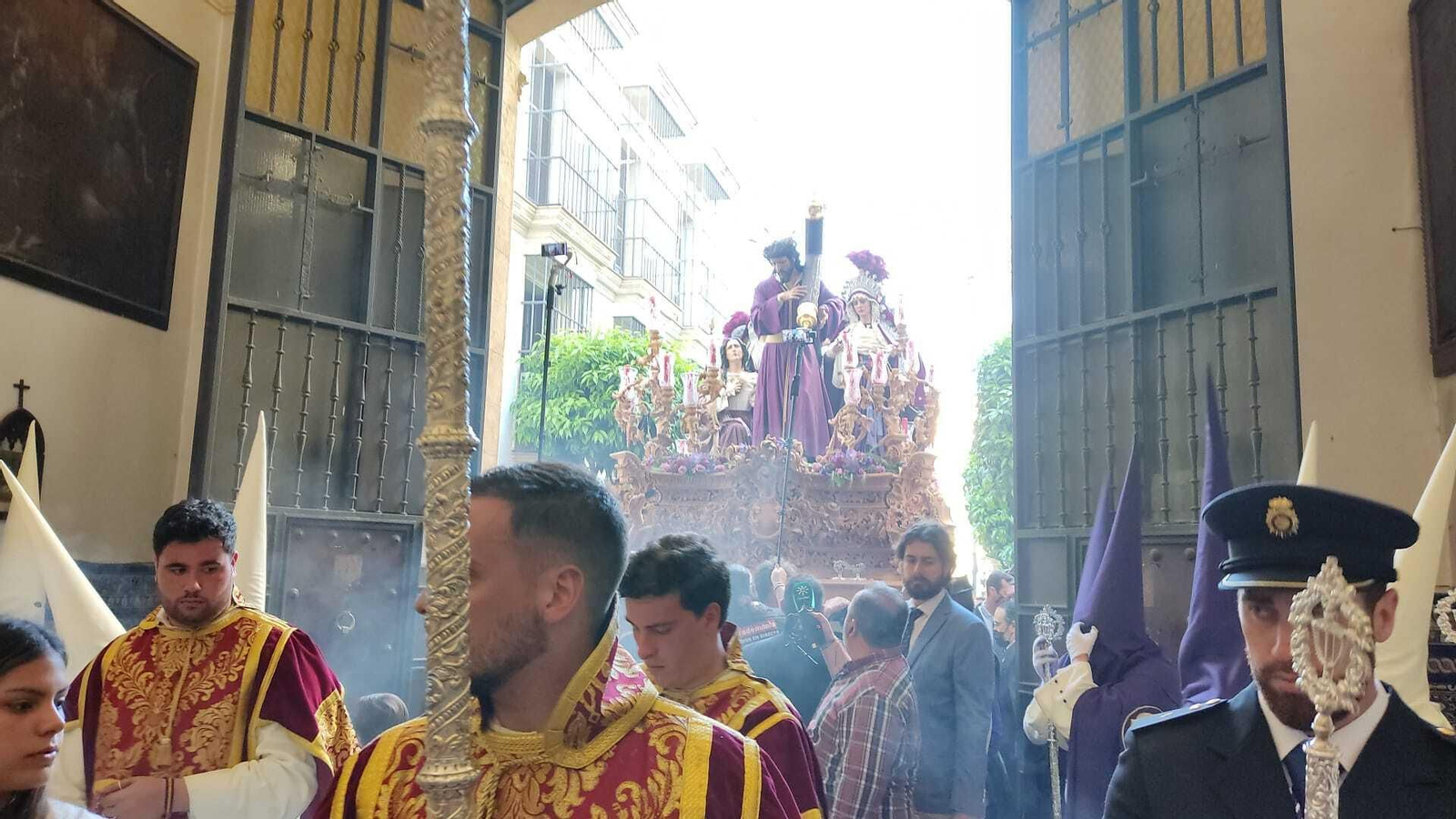 La Hermandad de La Entrega en su primera salida a Jerez