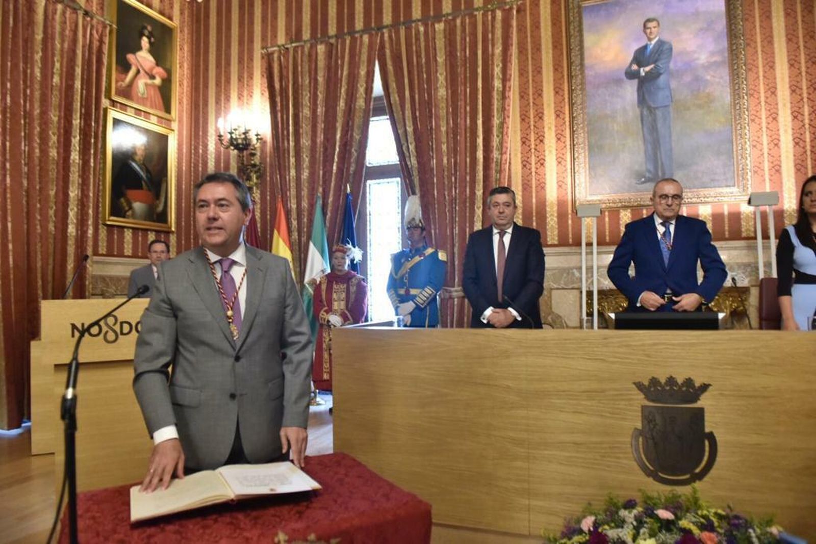 Las imágenes del pleno de investidura de Juan Espadas como alcalde de Sevilla