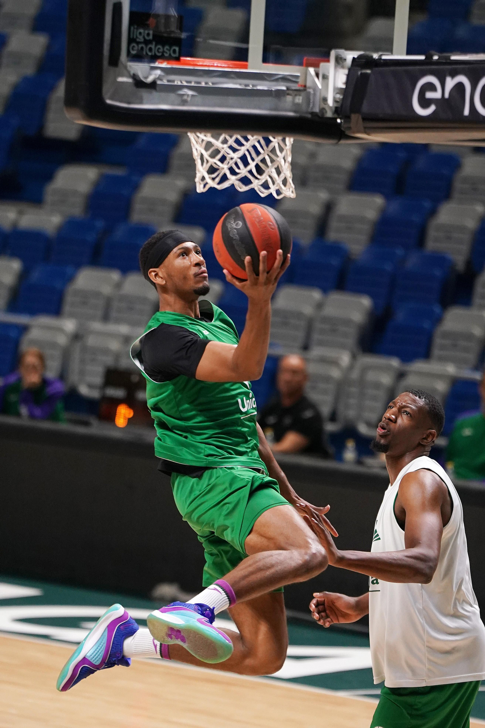 Dura e intensa sesión del Unicaja en el Carpena