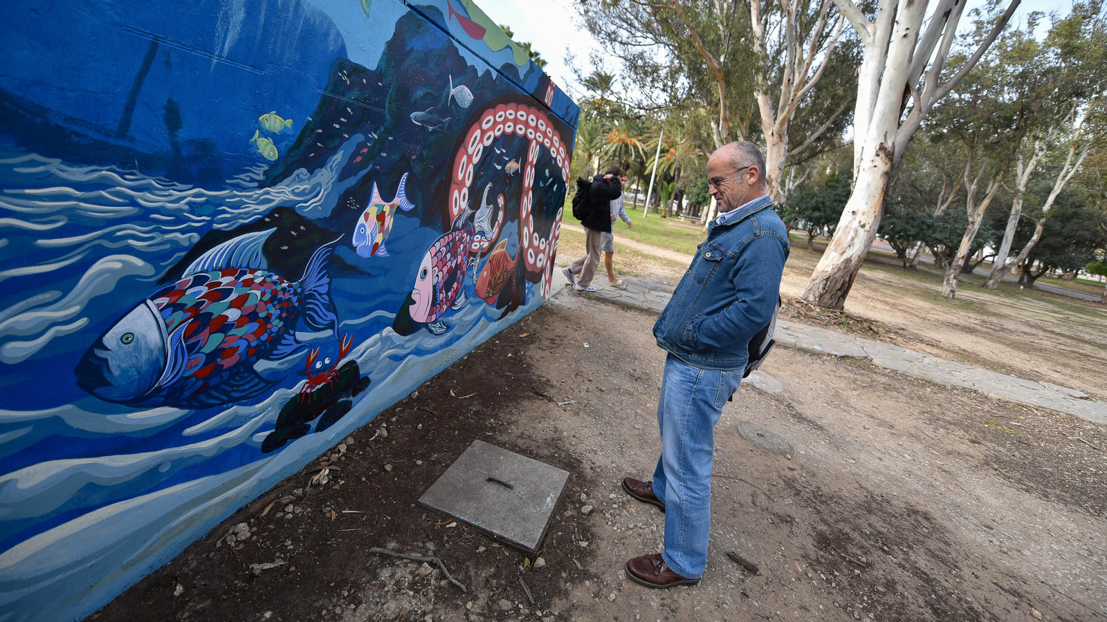 El mural de Jorge Caballero en el Parque Princesa Sofía de La Línea, en imágenes