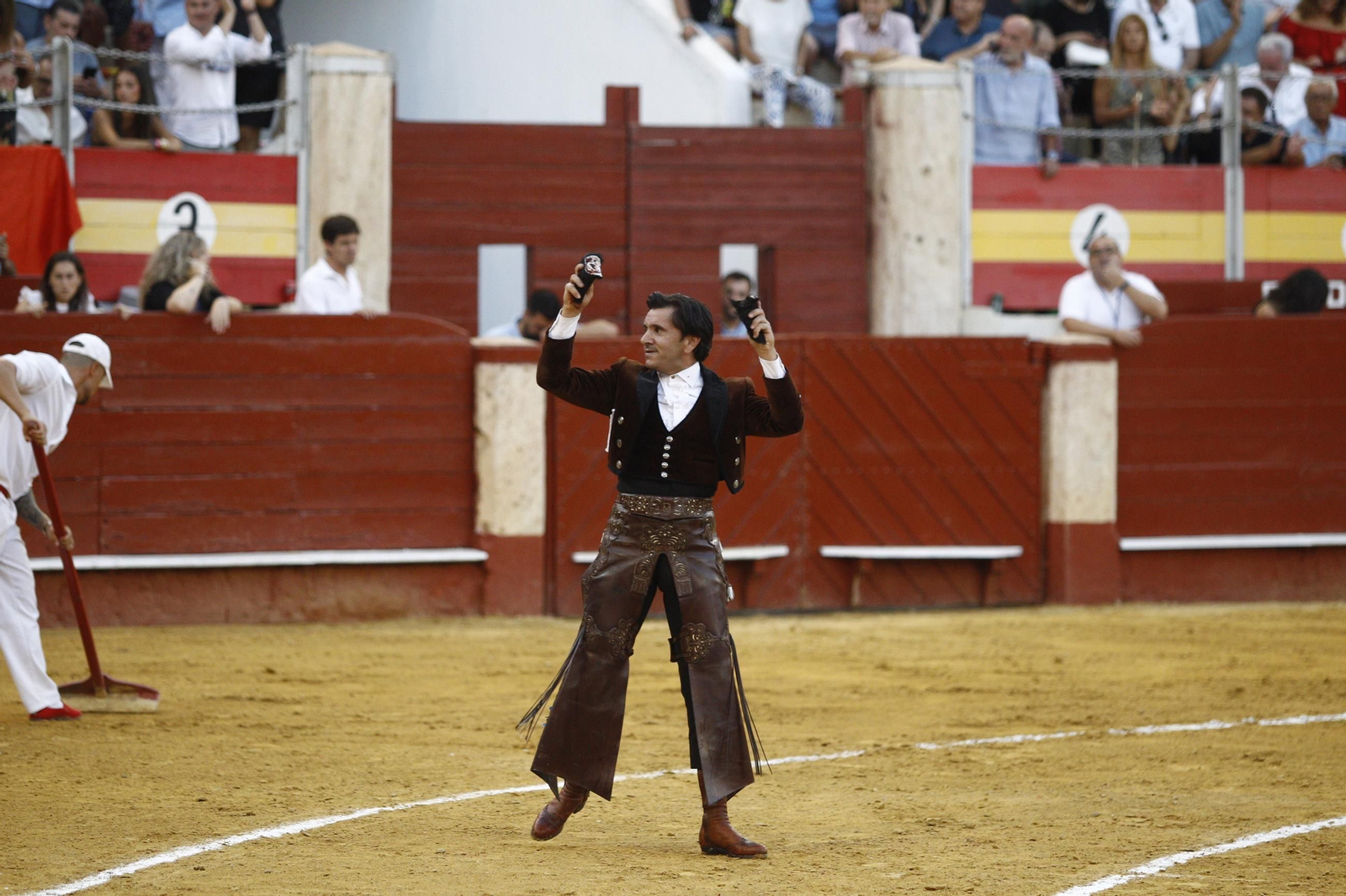 Las mejores imágenes de la corrida de toros de Diego Ventura, Talavante y Pablo Aguado, en Almería