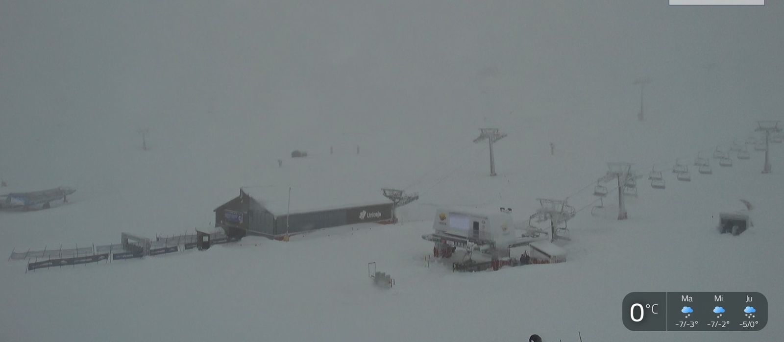 Imagen de la estación de esquí de Sierra Nevada en la mañana de este lunes 26 de enero.