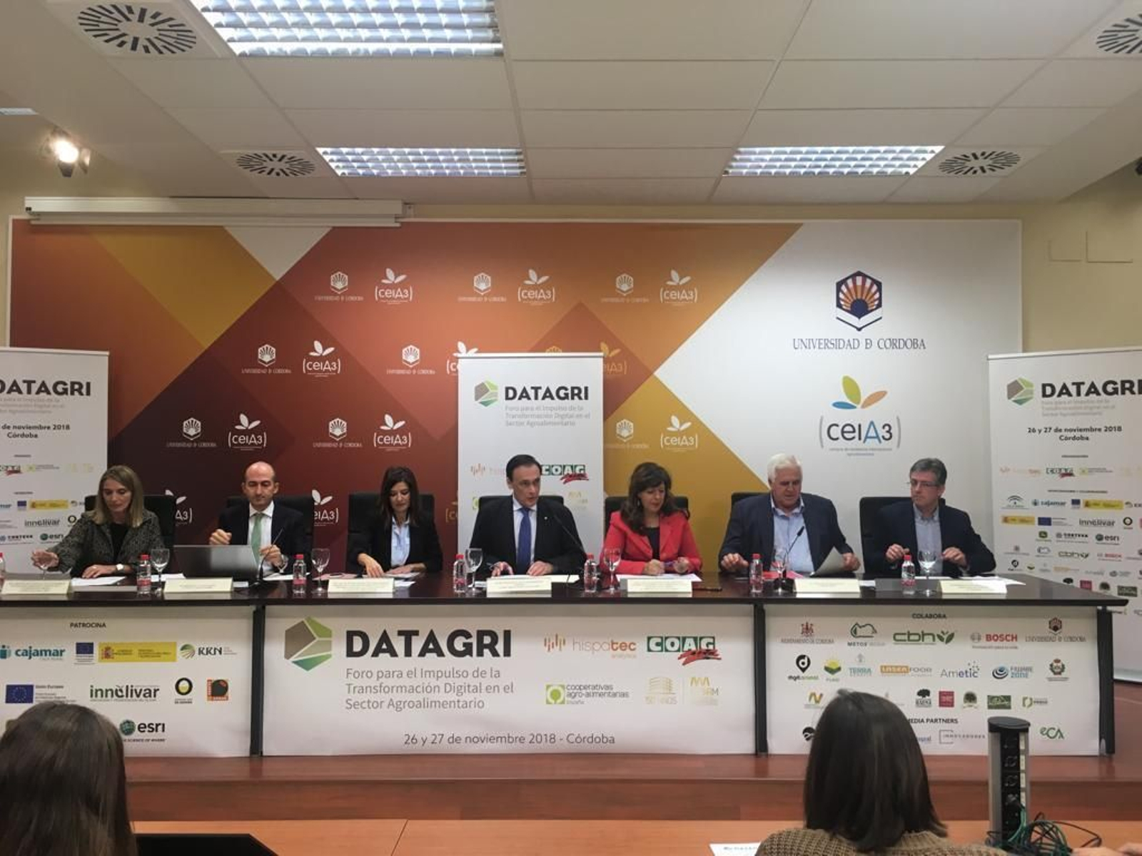 Asistentes a la presentación del foro Datagri, ayer en el Rectorado.