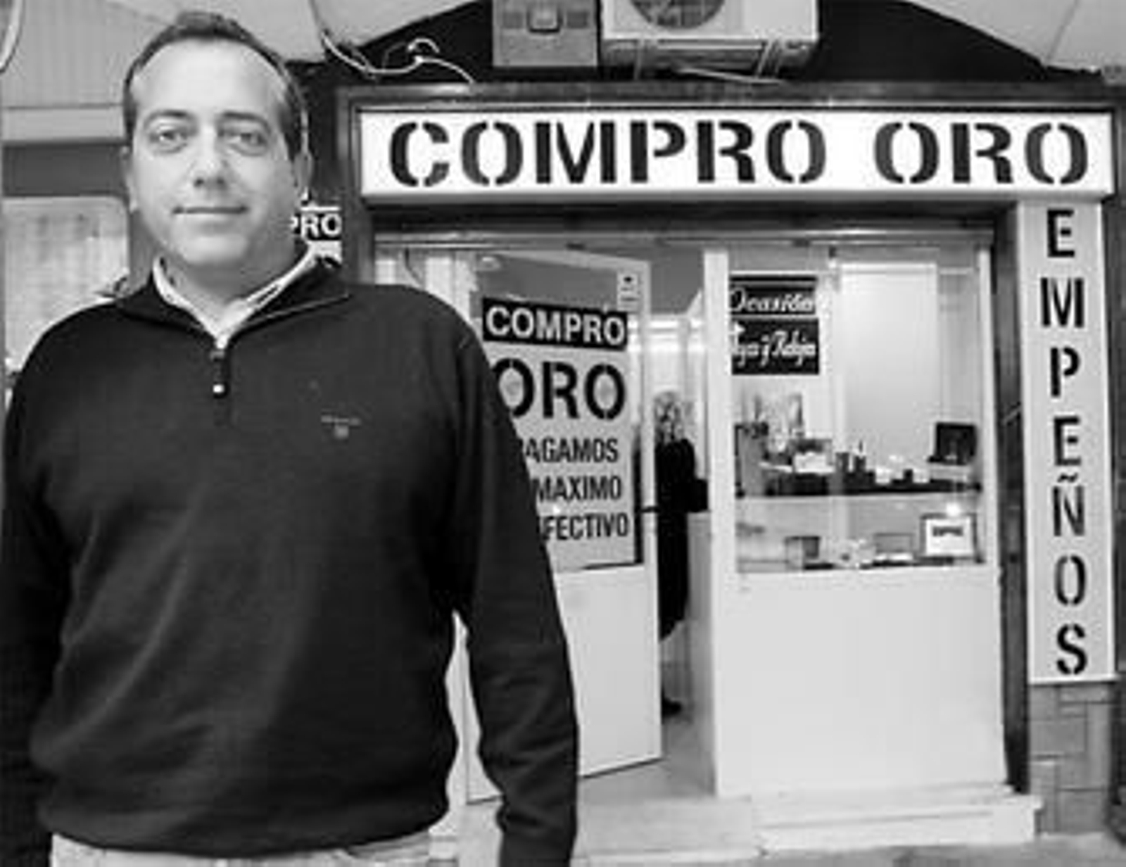 José Antonio Hurtado ante su nuevo establecimiento.