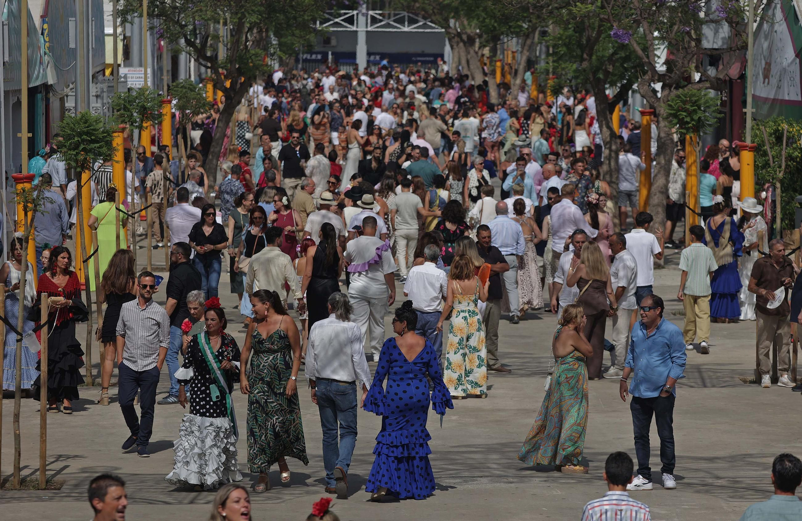 Búscate en las fotos del Domingo por Sevillanas de la Feria Real de Algeciras 2025