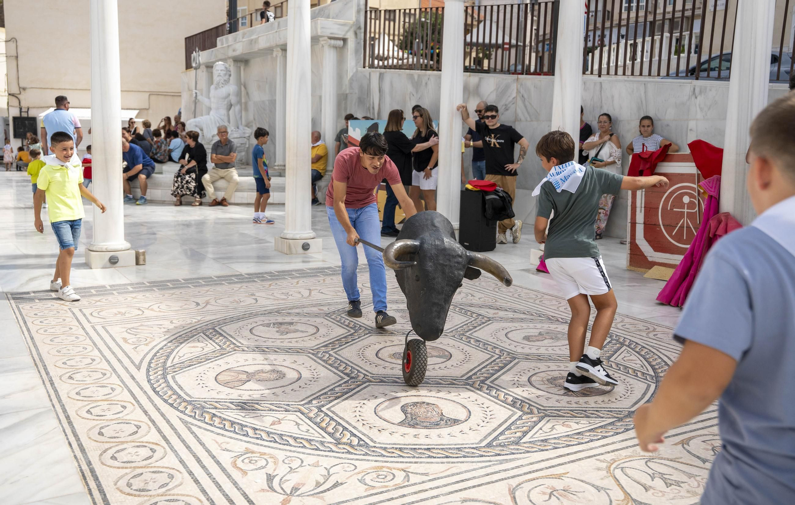 Las imágenes del taller de toros para niños y toro mecánico en Macael