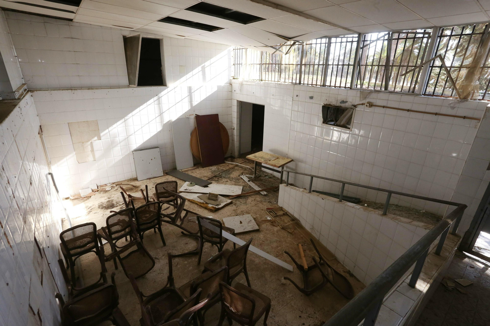 Imágenes de los destrozos y expolio en el restaurante EL Bosque