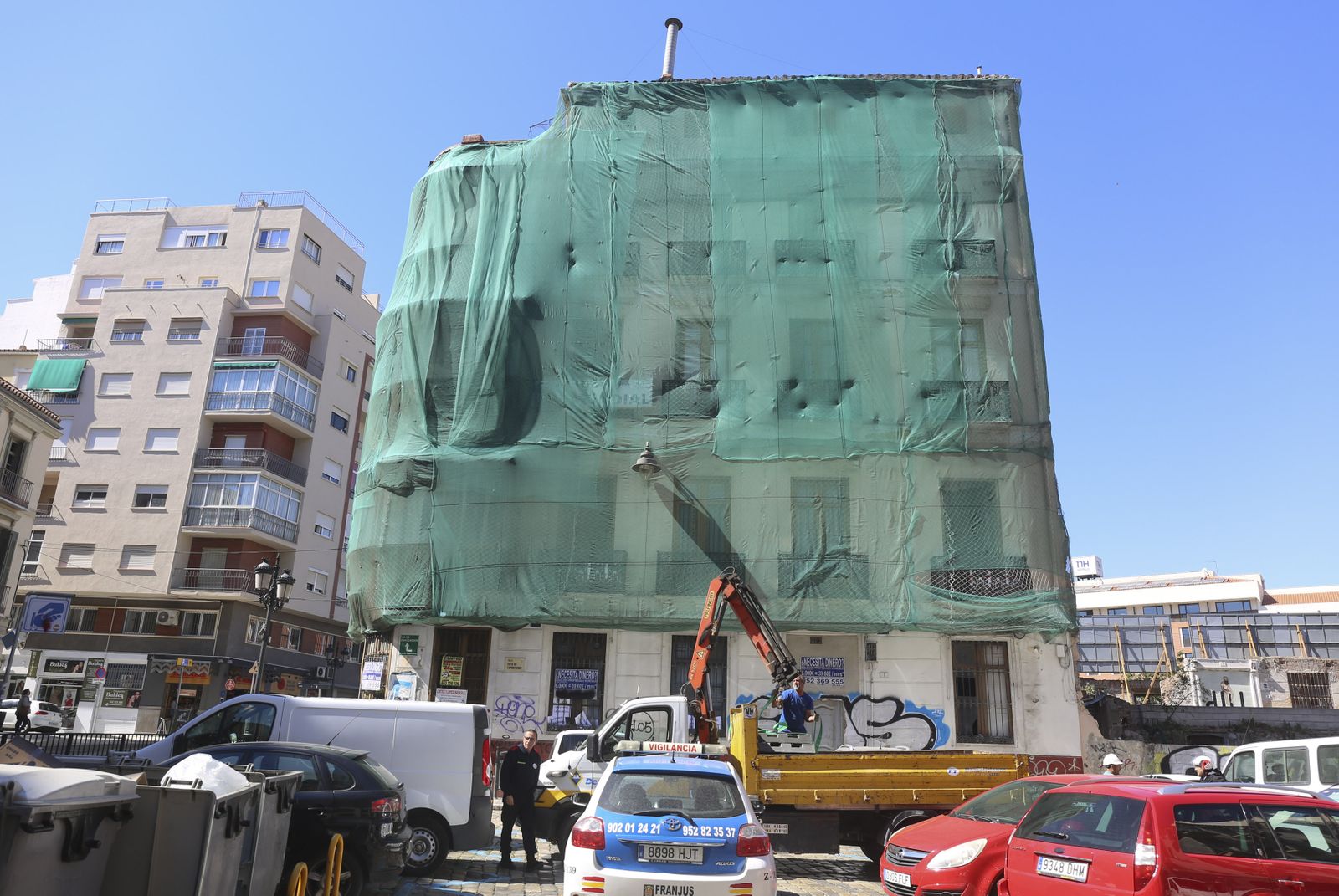 Trabajo en el edificio de La Mundial este lunes.