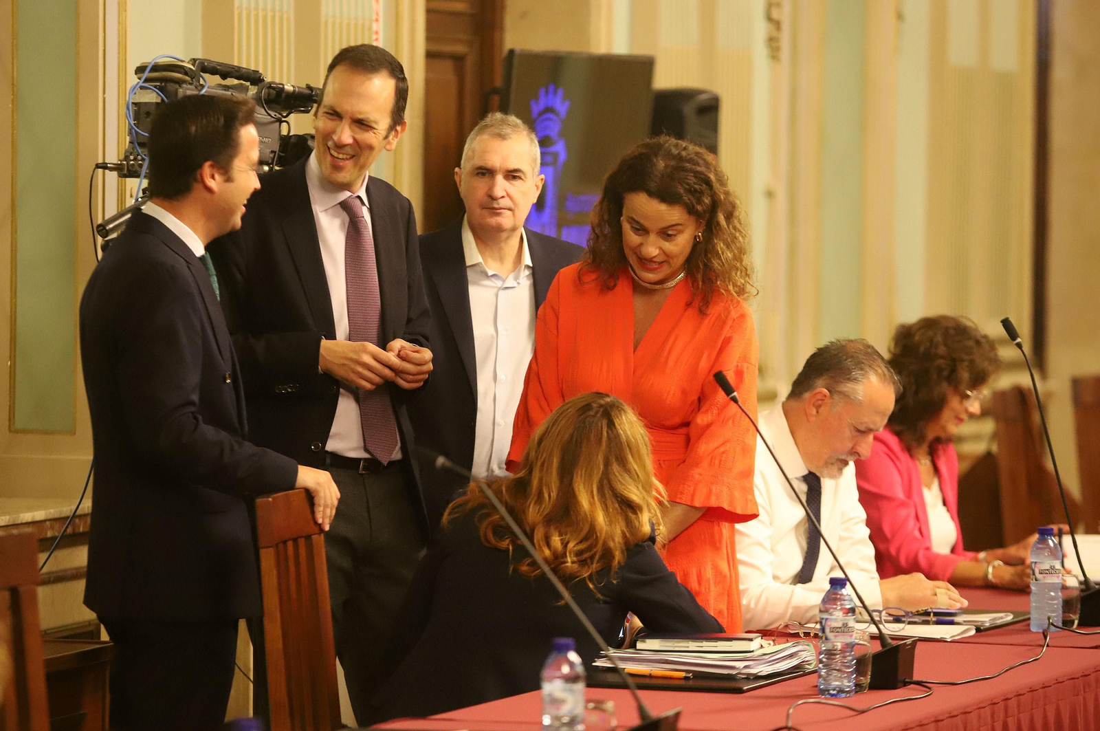 Imágenes del pleno municipal del Ayuntamiento de Huelva