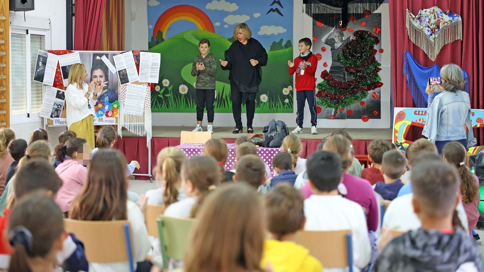 Día del flamenco: María del Mar Moreno en el CEIP Arana Beato