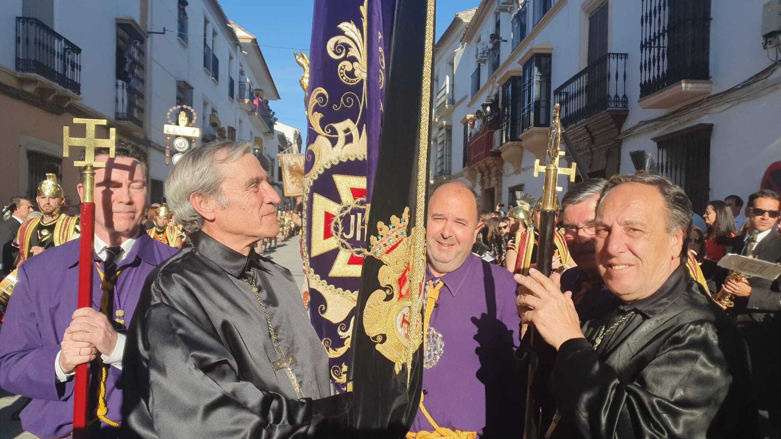 Viernes Santo en Castro del Río: La cesión del paso al Santo Entierro, en imágenes
