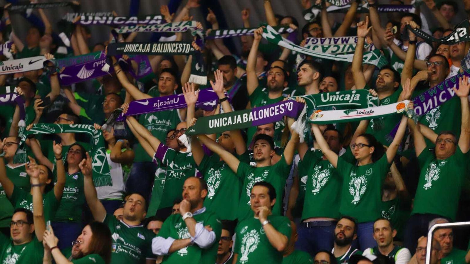 La afición cajista anima a su equipo