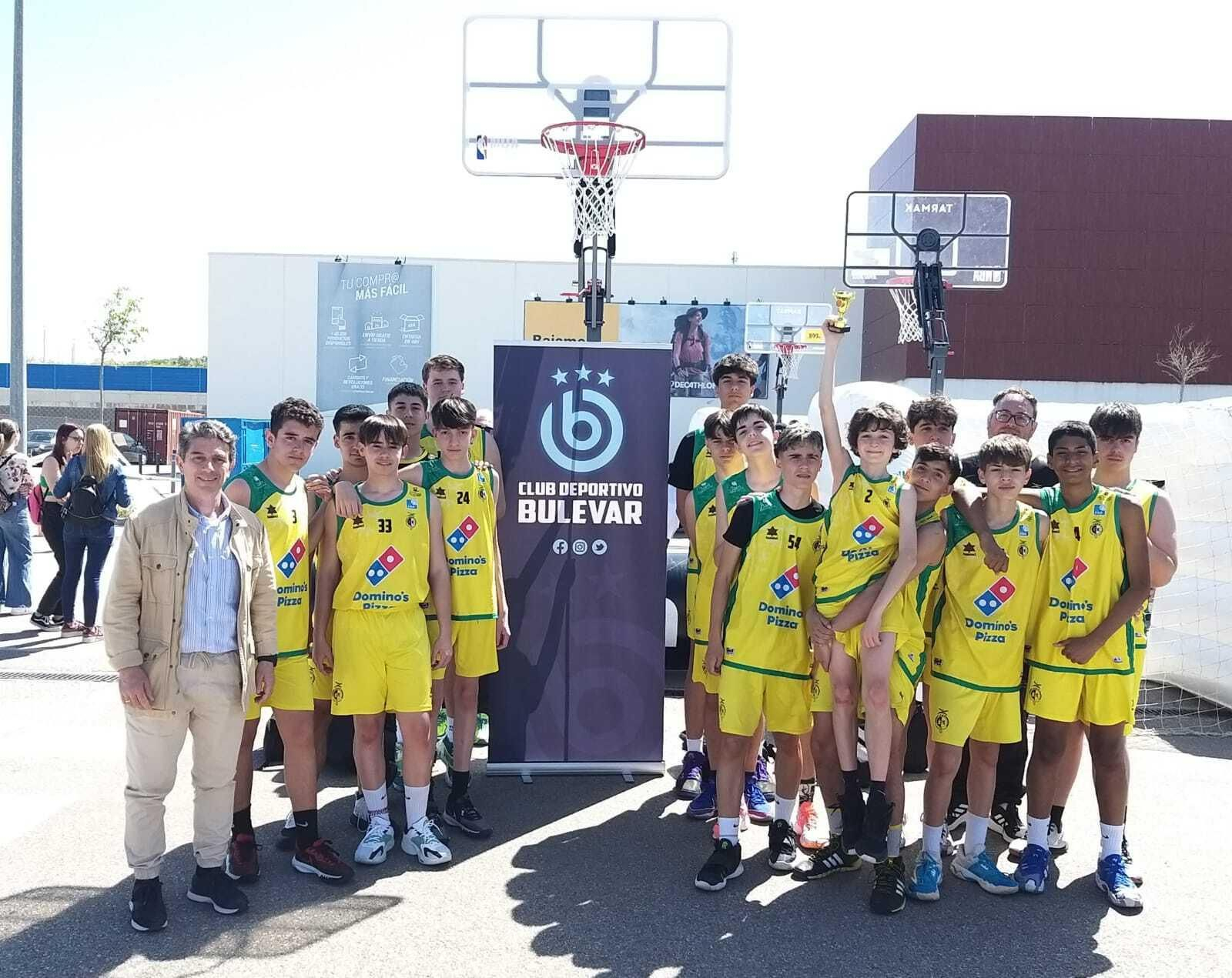 En imágenes: basket solidario de la mano del CD Bulevar en favor de ALES