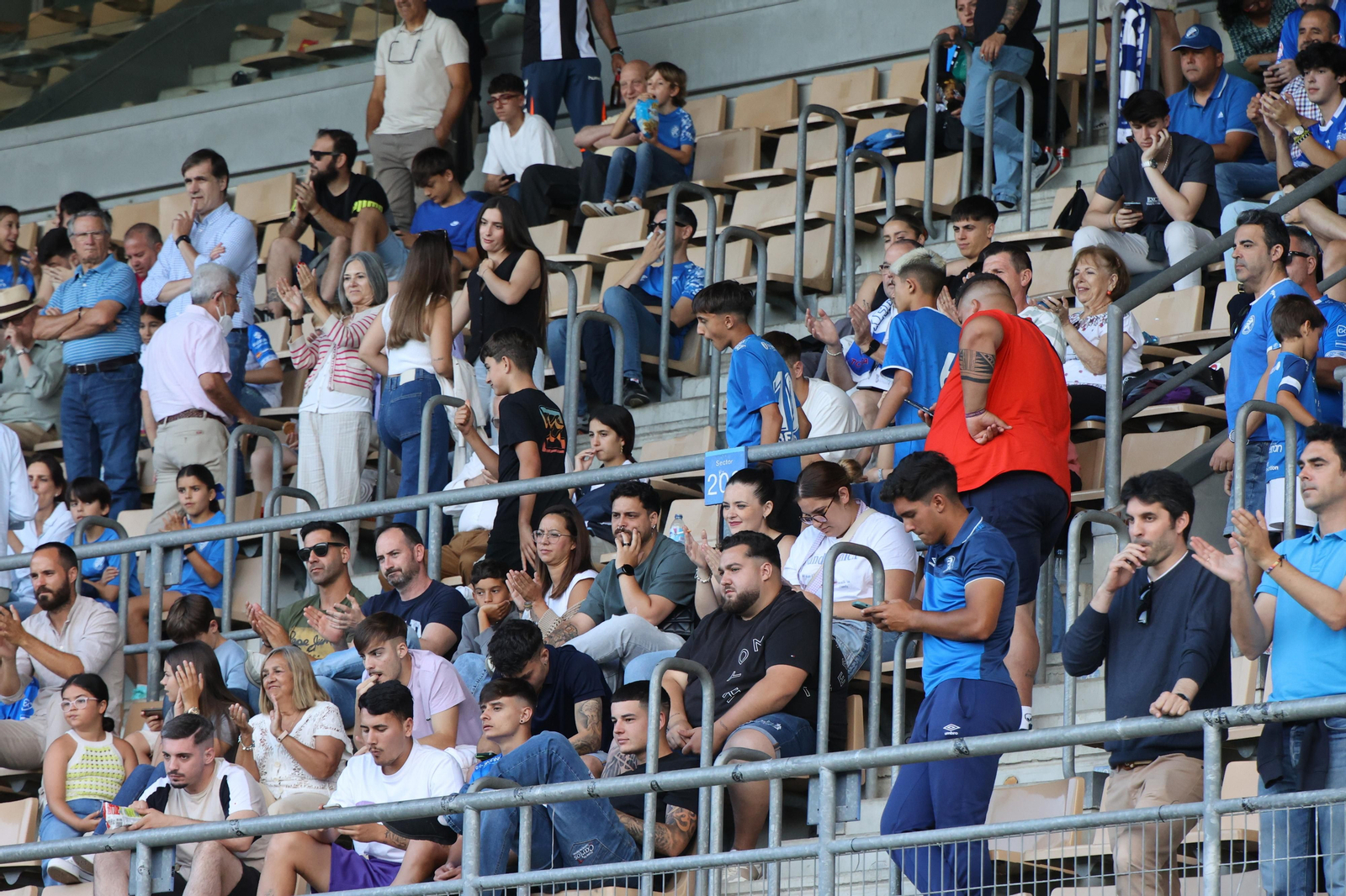 Búscate en el partido entre el Xerez DFC y Ceuta B en Chapín