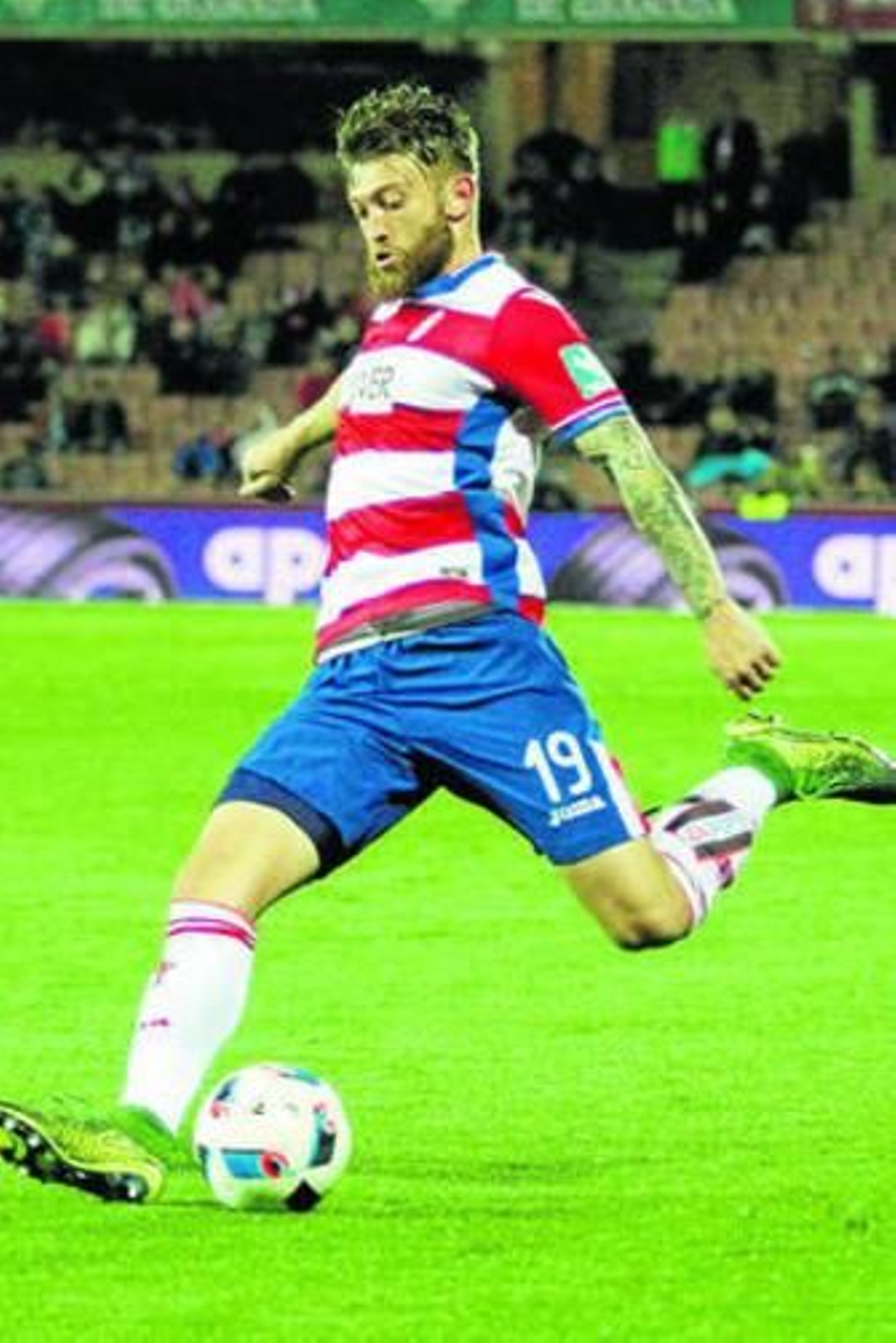 El Granada CF sólo dirigió el 11'8 por ciento de sus chuts entre los palos . El Granada CF sólo dirigió el 11'8 por ciento de sus chuts entre los palos .