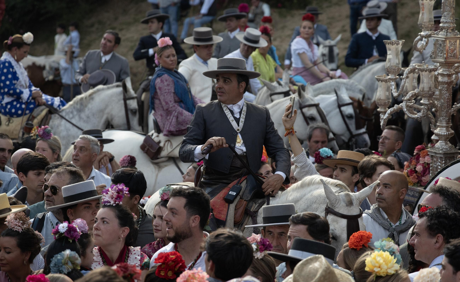 La Hermandad de Triana y Sevilla a su paso por el Vado de Quema