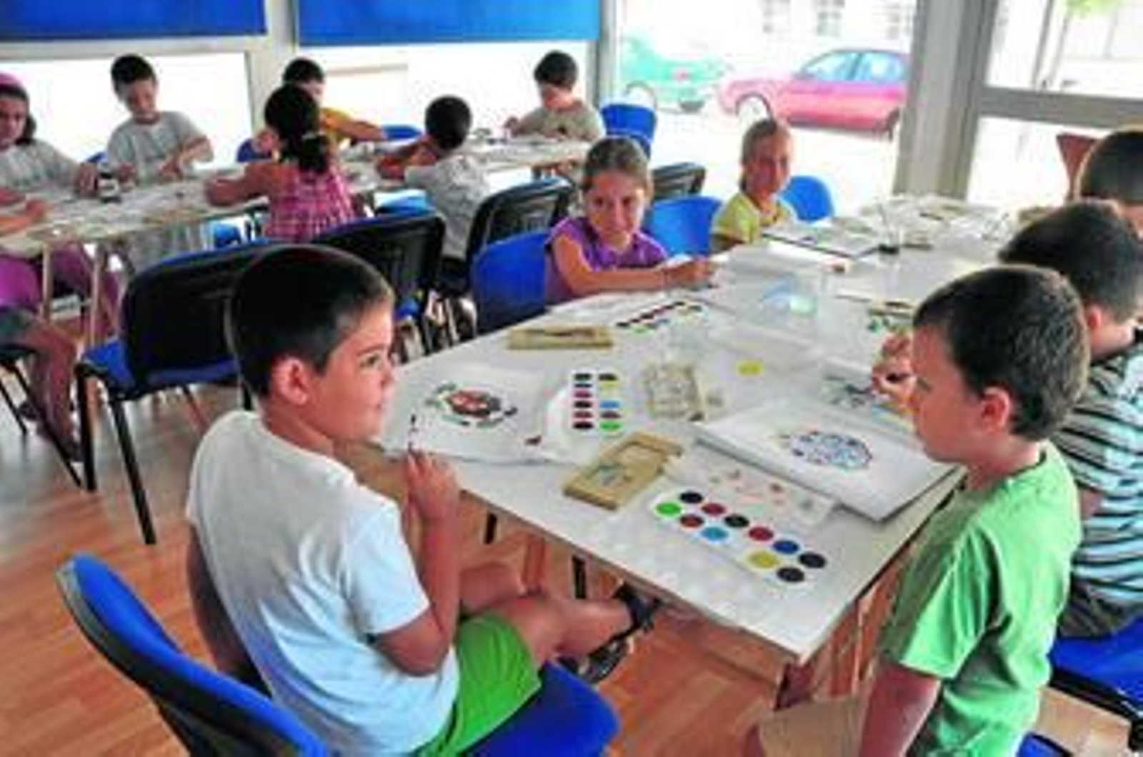 El primer taller celebrado en el centro de visitantes capitalino ha sido el llamado 'Coloreando mandalas'.