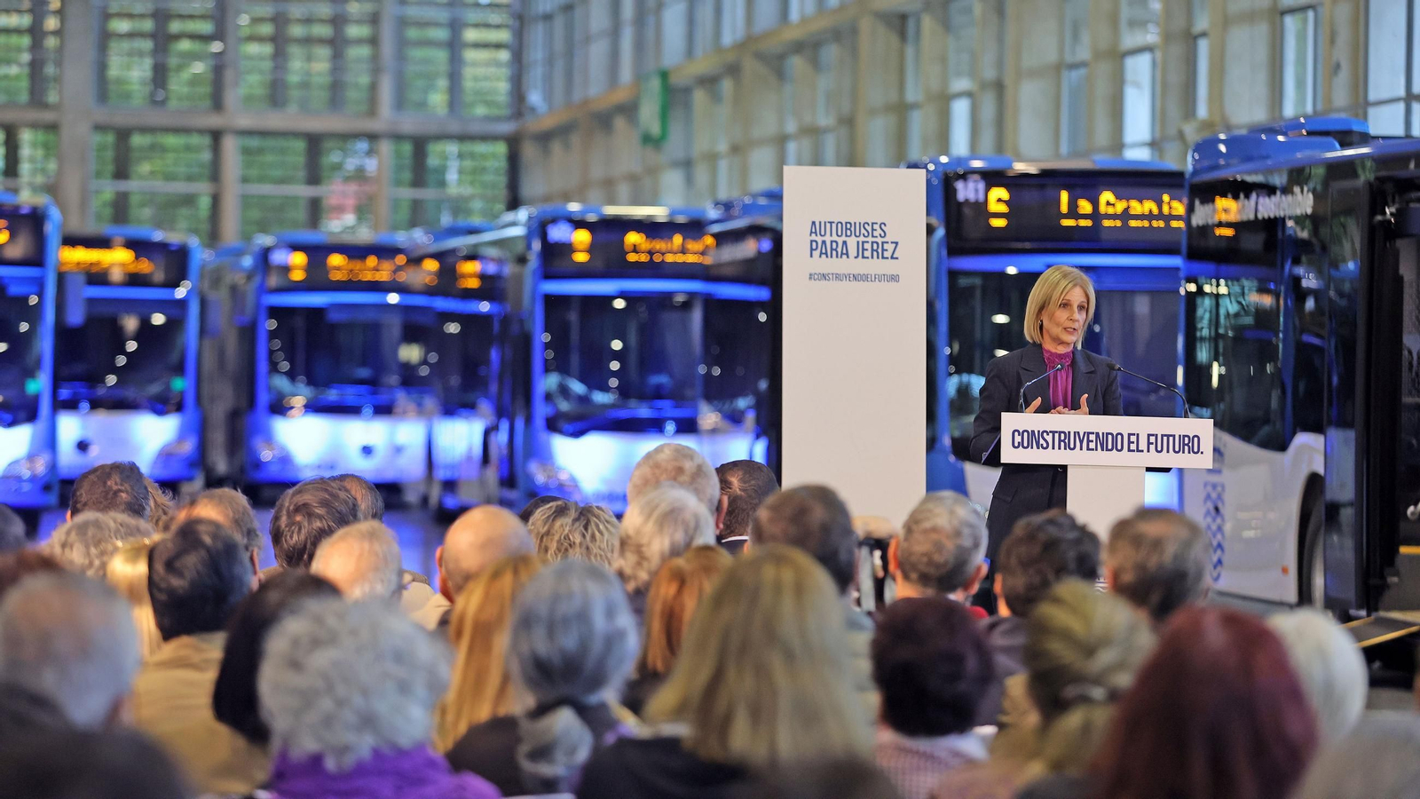Imágenes de la presentación de los nuevos autobuses urbanos de Jerez