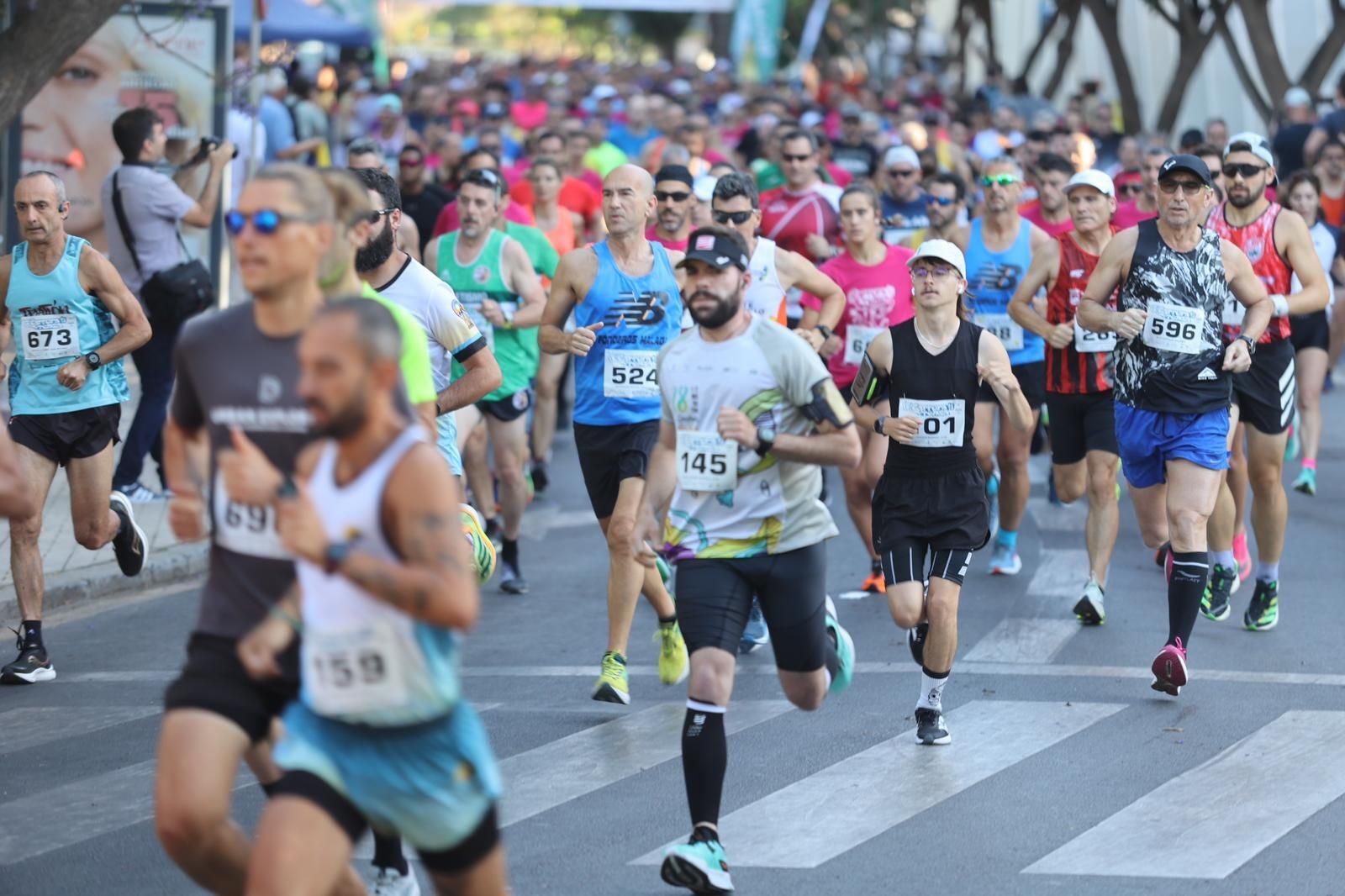 Corredores en la salida de la Carrera por la Libertad de Prensa en Málaga 2023.