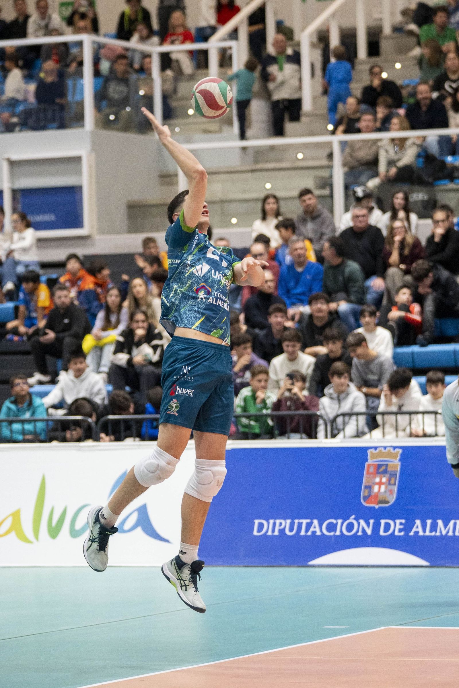 Las imágenes del partido entre Unicaja Costa de Almería y Pamesa Teruel de Superliga de voleibol