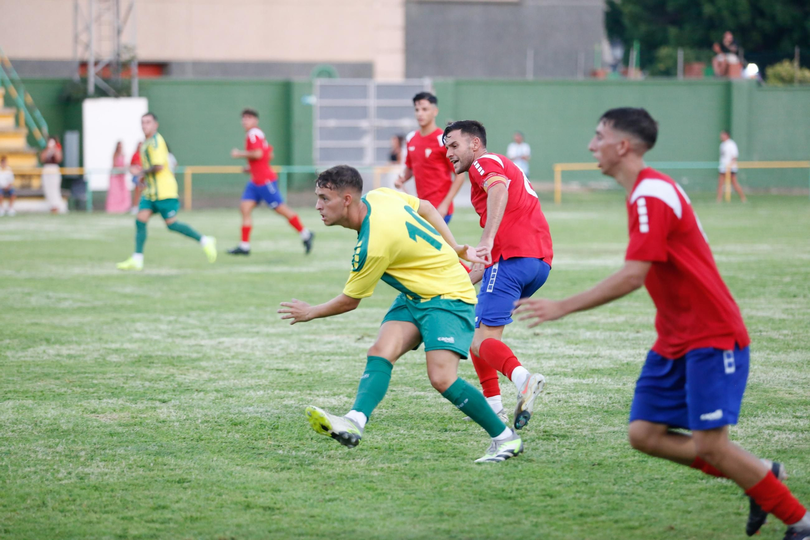 Las fotos del triangular en el estadio Carlos Piña de Los Barrios con el Algeciras CF y el Ceuta B