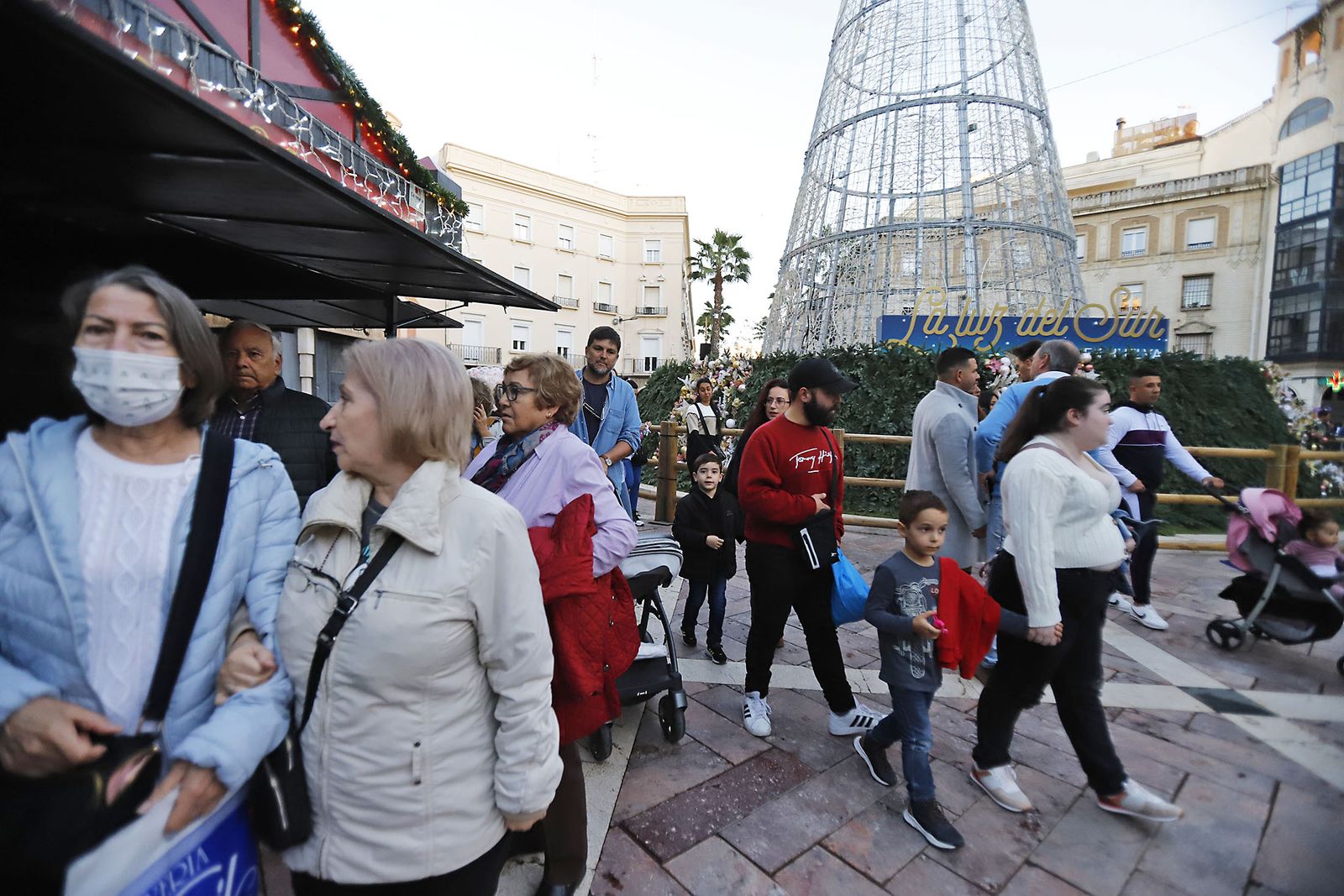 Imágenes del mercado navideño de la Plaza de Las Monjas