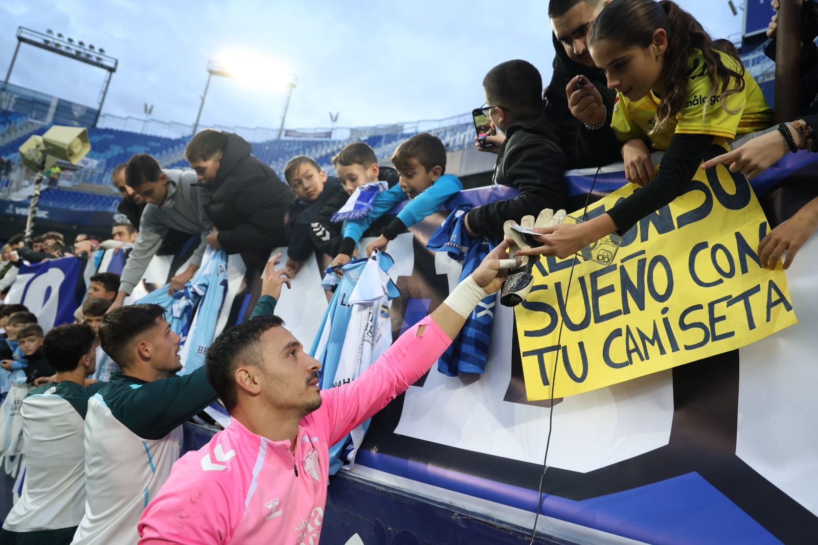 Búscate en las fotos del entrenamiento del Málaga CF en La Rosaleda