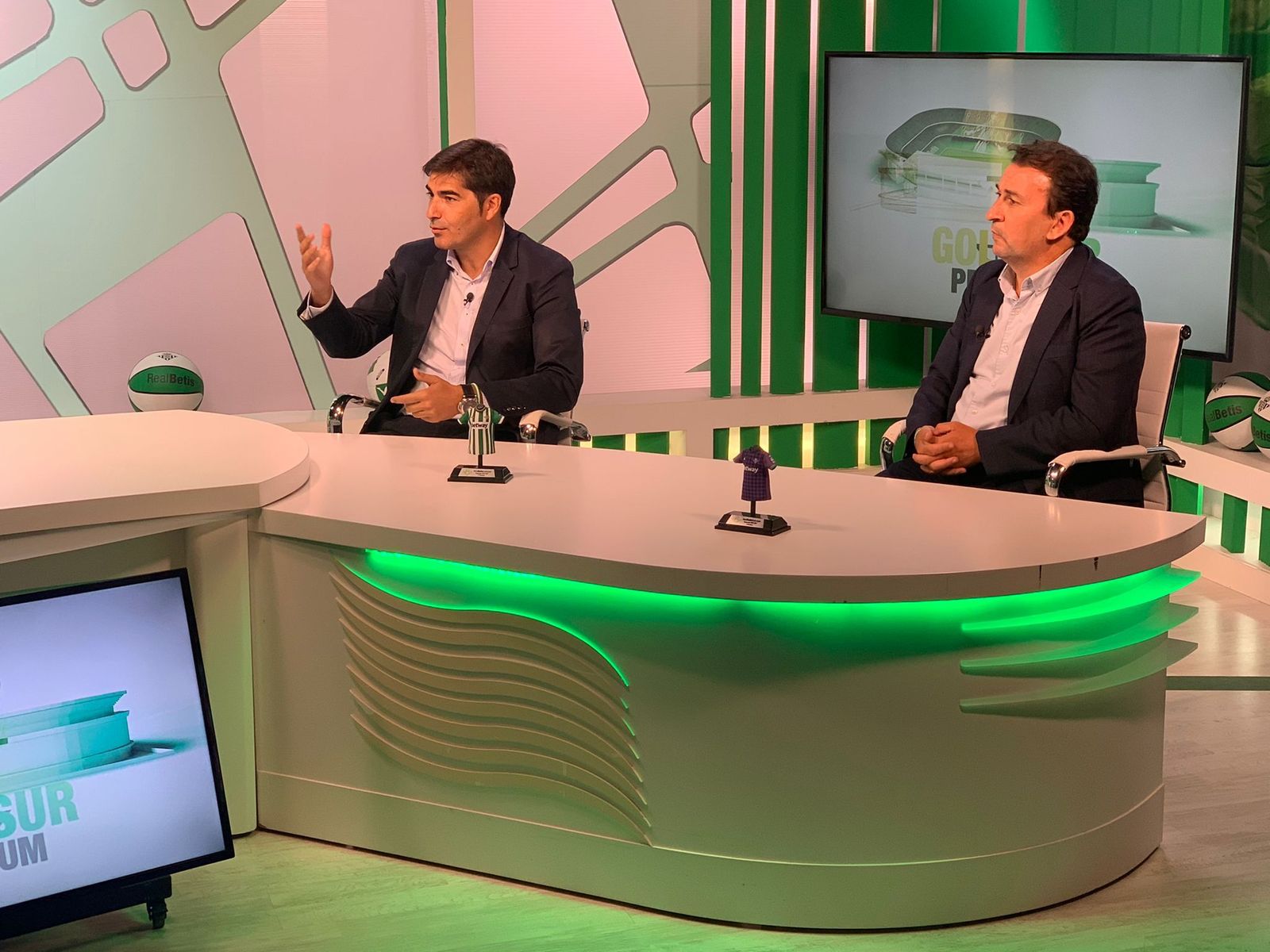 Haro y Catalán, en un momento de la entrevista en la televisión del Betis.