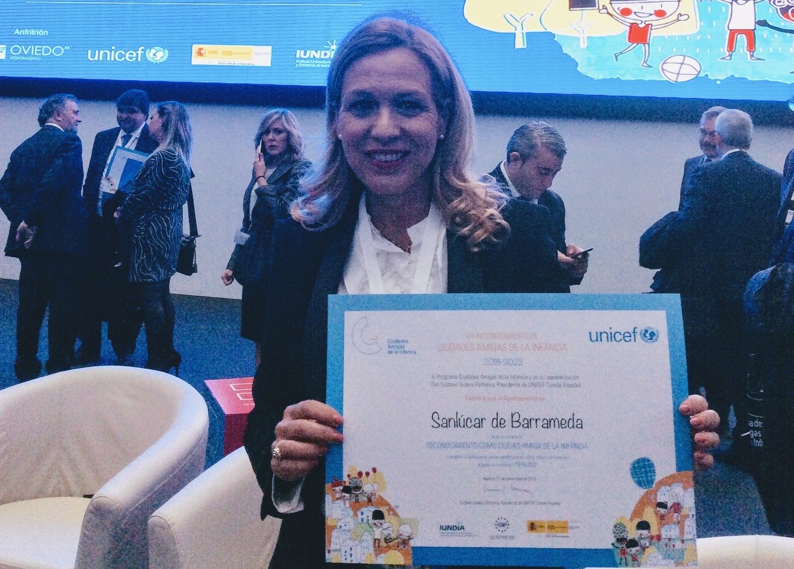 En nombre del Ayuntamiento de Sanlúcar recogió la distinción la técnica municipal Carmen Ortega.
