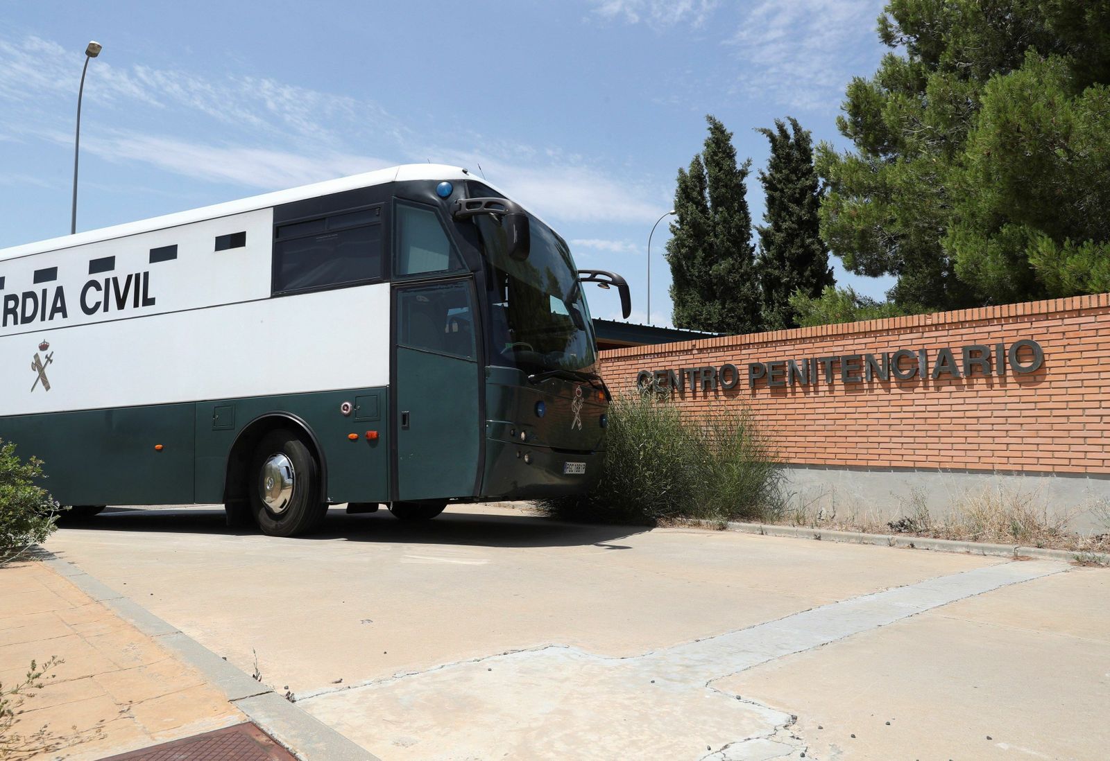 Los siete reclusos varones del 'procés' durante su traslado.
