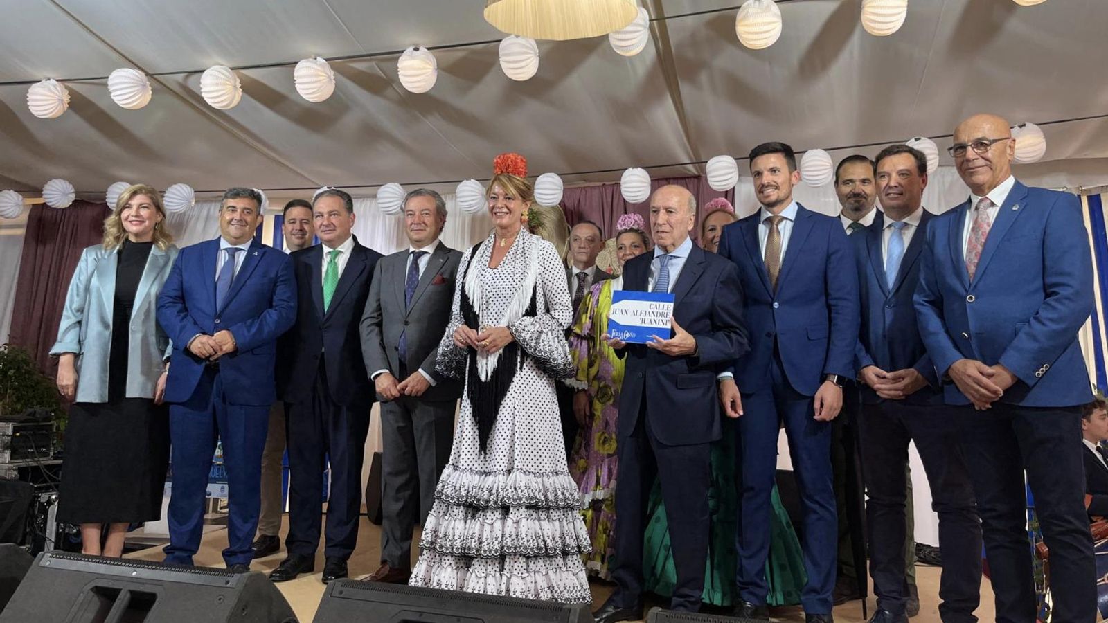 Inauguración Feria del Caballo 2024 cuando se le entrega la placa de su nueva calle a 'Juanini'. Inauguración Feria del Caballo 2024 cuando se le entrega la placa de su nueva calle a 'Juanini'.