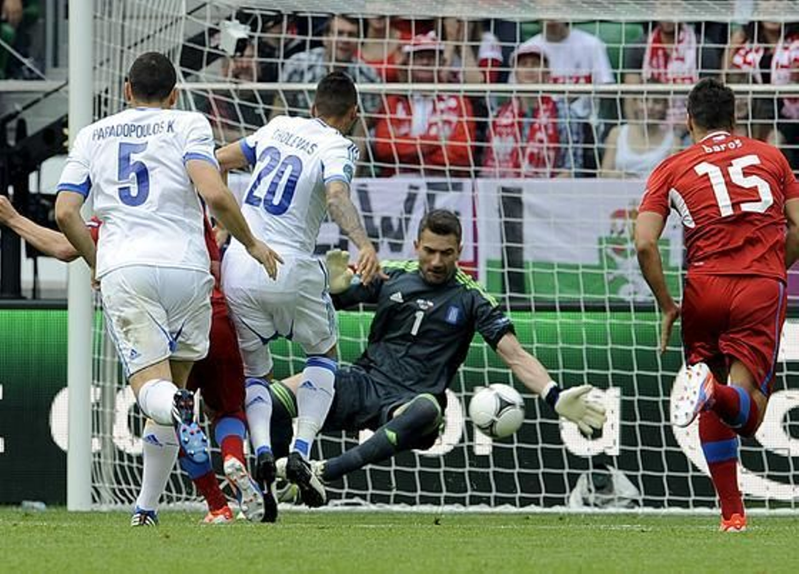 La República Checa vence a Grecia con dos goles en los primeros cinco minutos de partido.

Foto: EFE