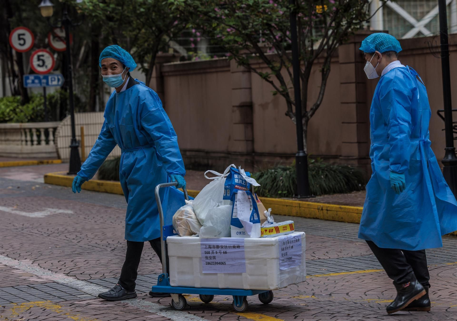 Sanitarios en Shanghái.