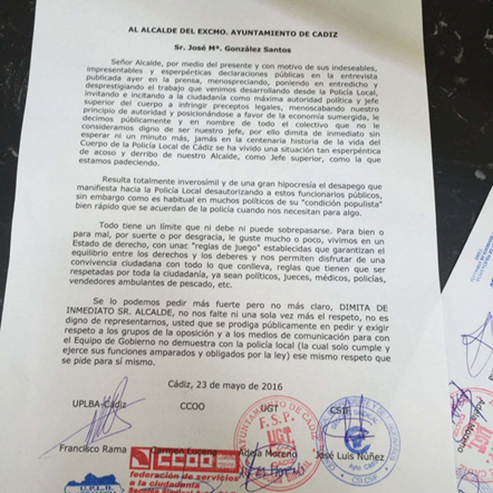 Rebelión de los sindicatos contra el alcalde de Cádiz