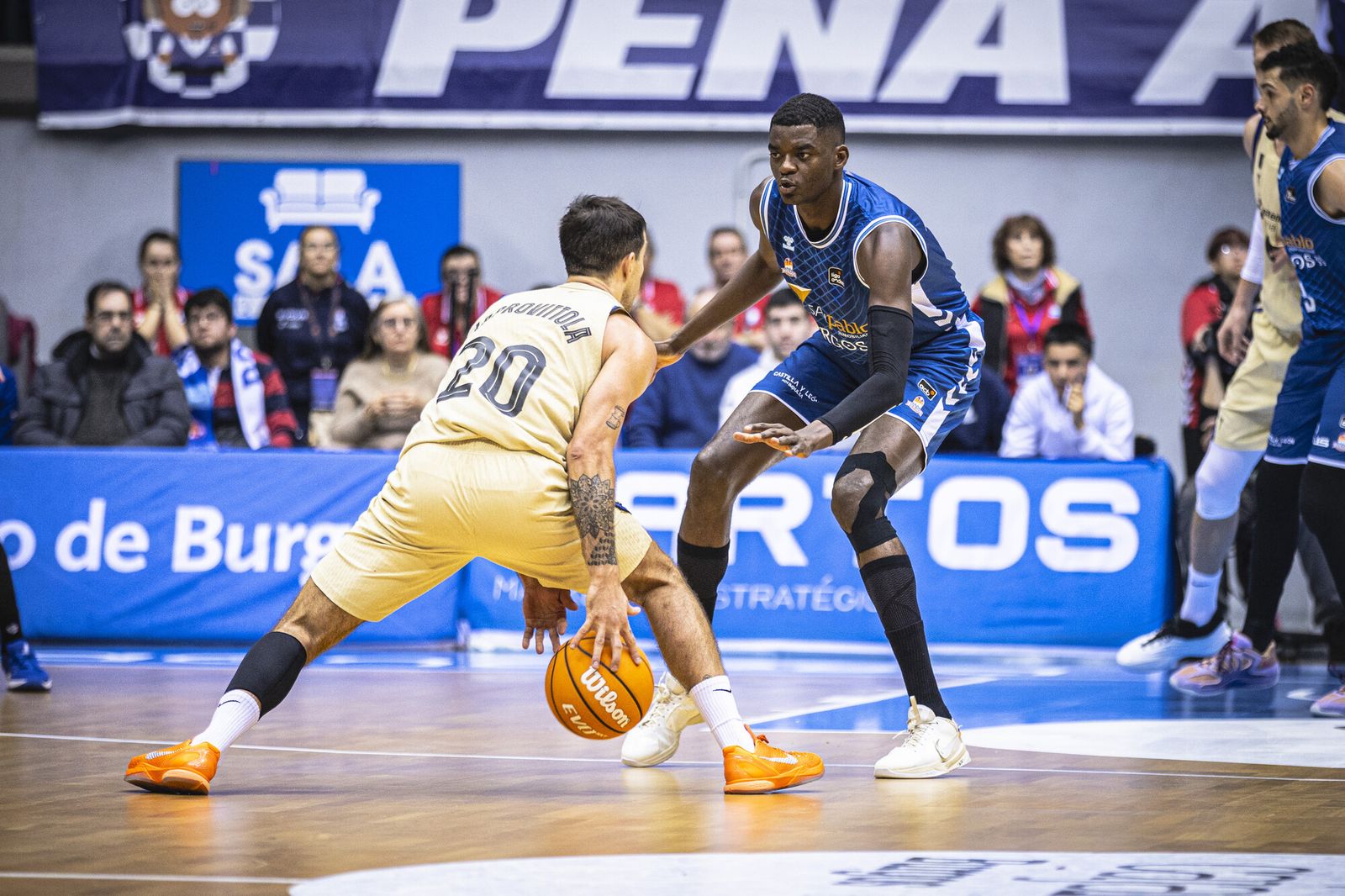 Yannick Nzosa, minutos de calidad ante el Barcelona