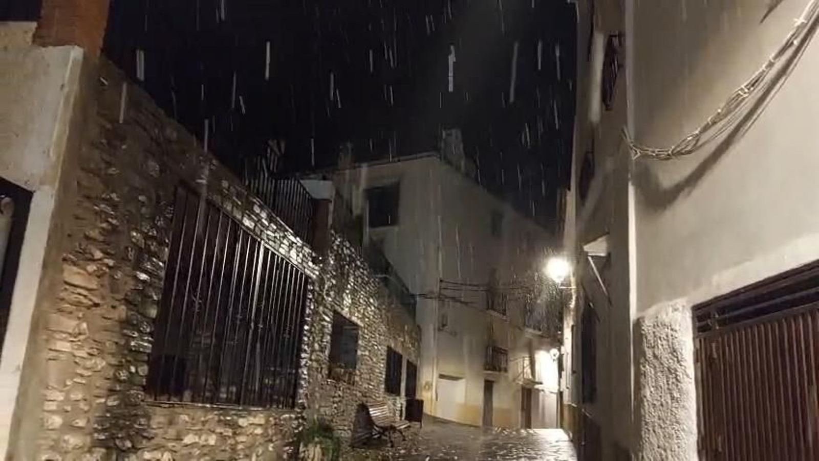 Así nieva en Bacares con la entrada del invierno en Almería