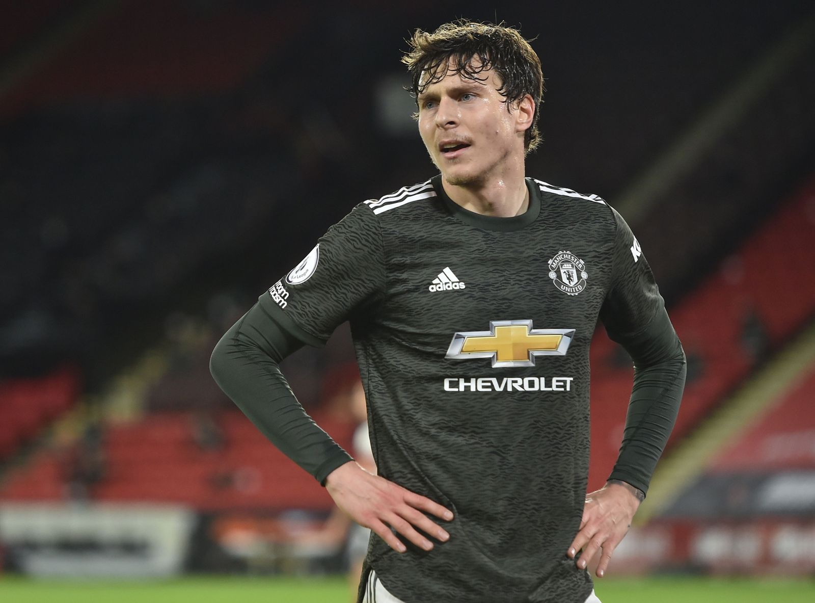 Victor Lindelof con la zamarra del Manchester United