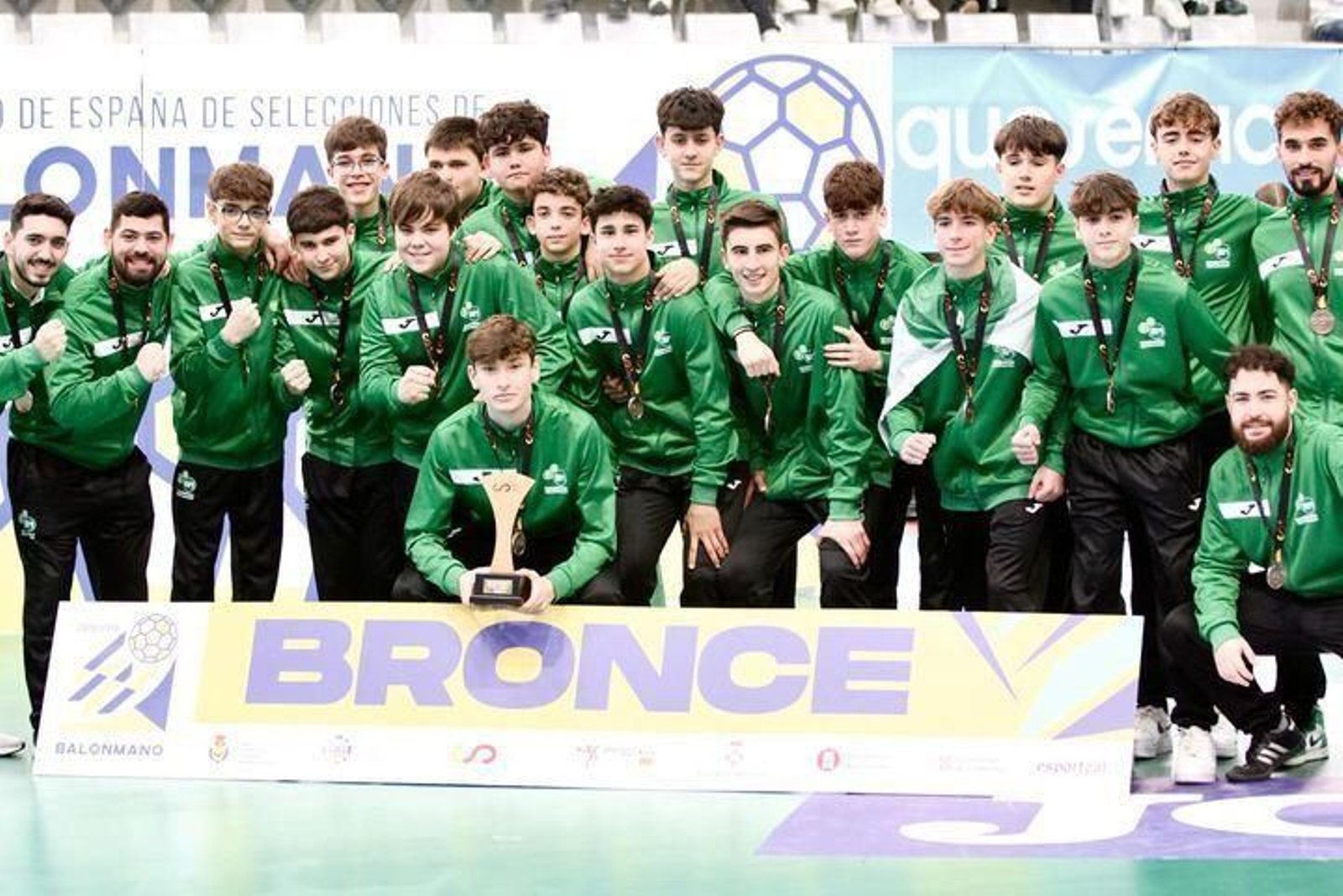 La selección infantil masculina de Andalucía, con Ale Ledesma La selección infantil masculina de Andalucía, con Ale Ledesma