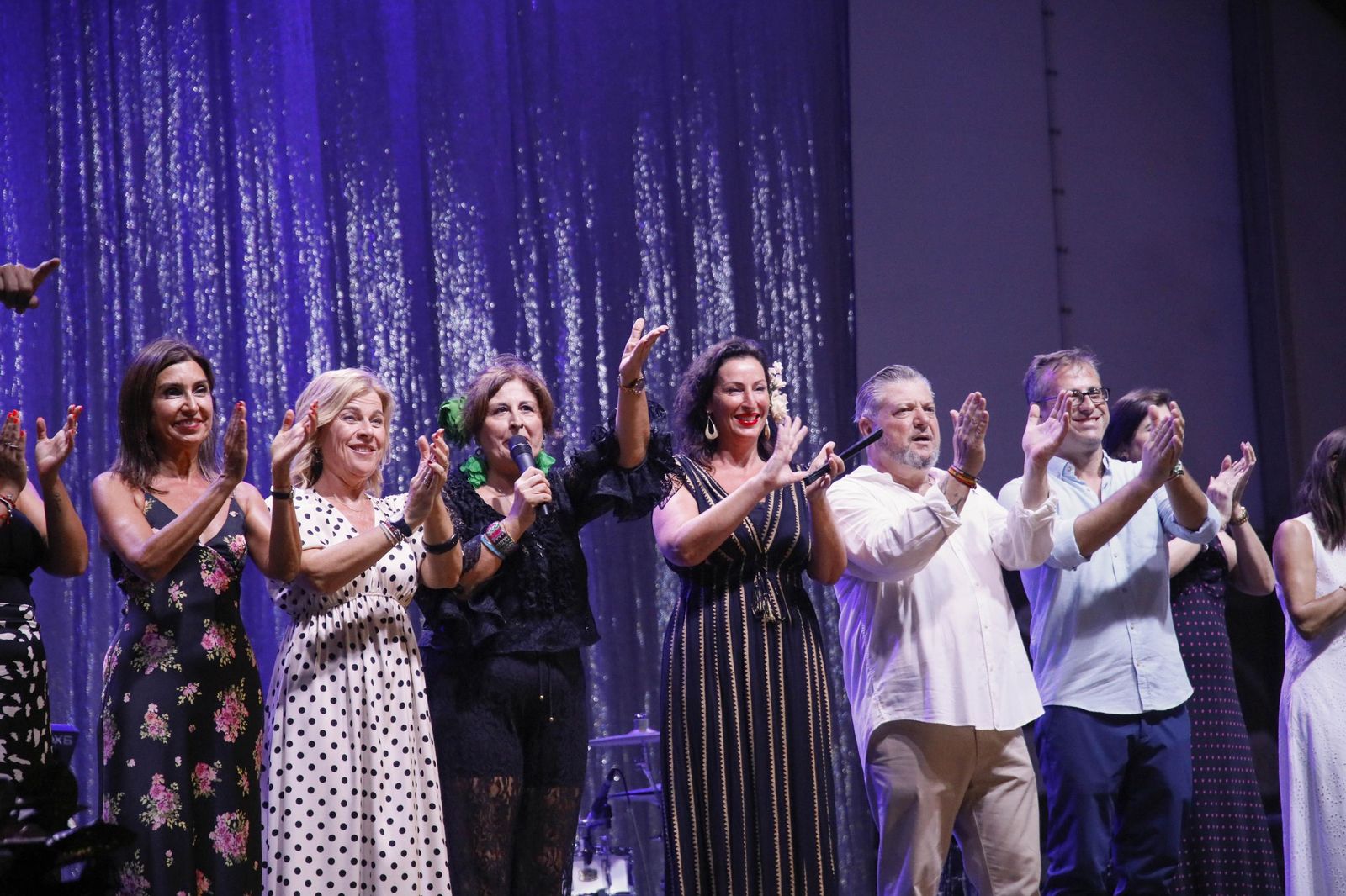 Las mejores imágenes del homenaje a los mayores en la caseta municipal de Almería