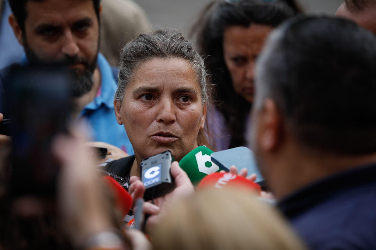 Las fotos de la visita de los Reyes a las zonas afectadas por los incendios en Sanabria y Las Médulas